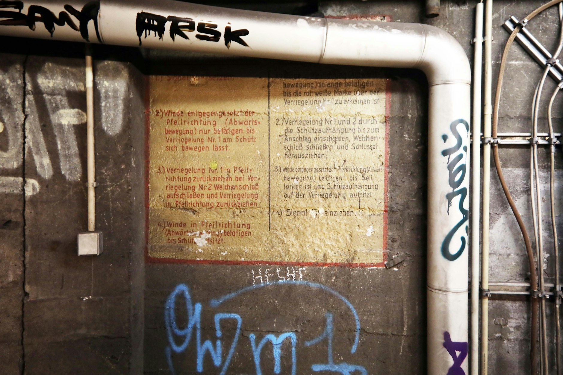 Im Waisentunnel finden sich noch heute viele Relikte aus der Vergangenheit.