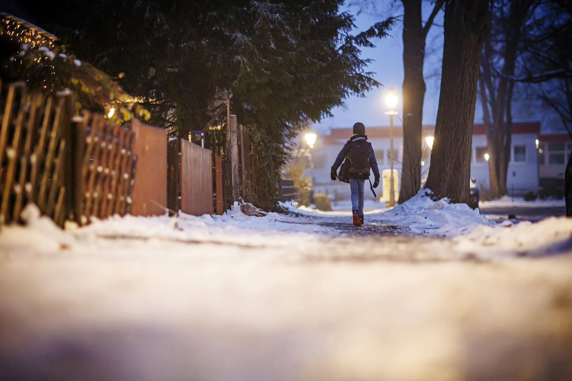 Wird es in Berlin noch einmal richtig kalt? Frühaufsteher erleben die ersten Ausläufer der Kälte aus Russland schon jetzt.
