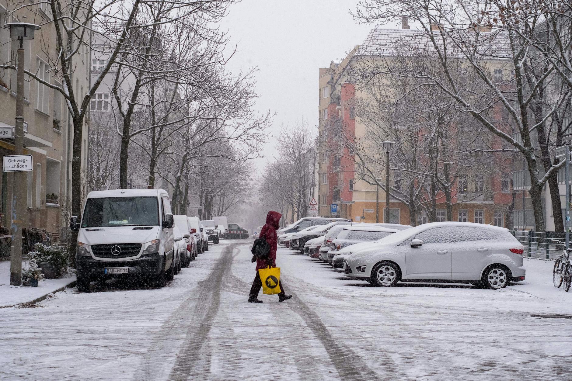 Am Montag könnte es auch in Berlin wieder Schnee geben. Laut Meteorologen lauert dann auch wieder Glätte-Gefahr!