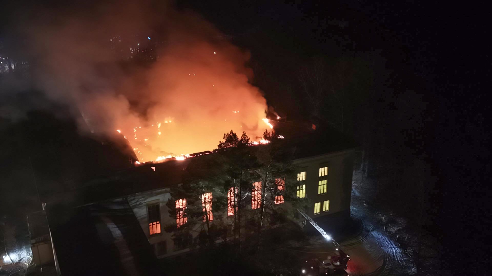 Anwesen von Nazi-Monster Joseph Goebbels am Bogensee in Flammen