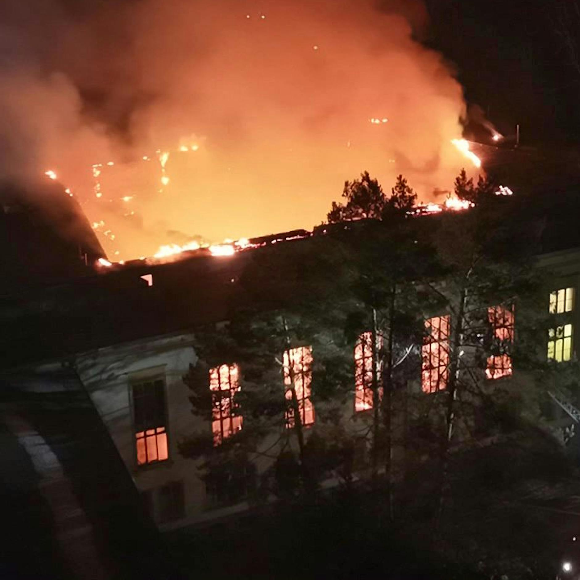 Anwesen von Nazi-Monster Joseph Goebbels am Bogensee in Flammen