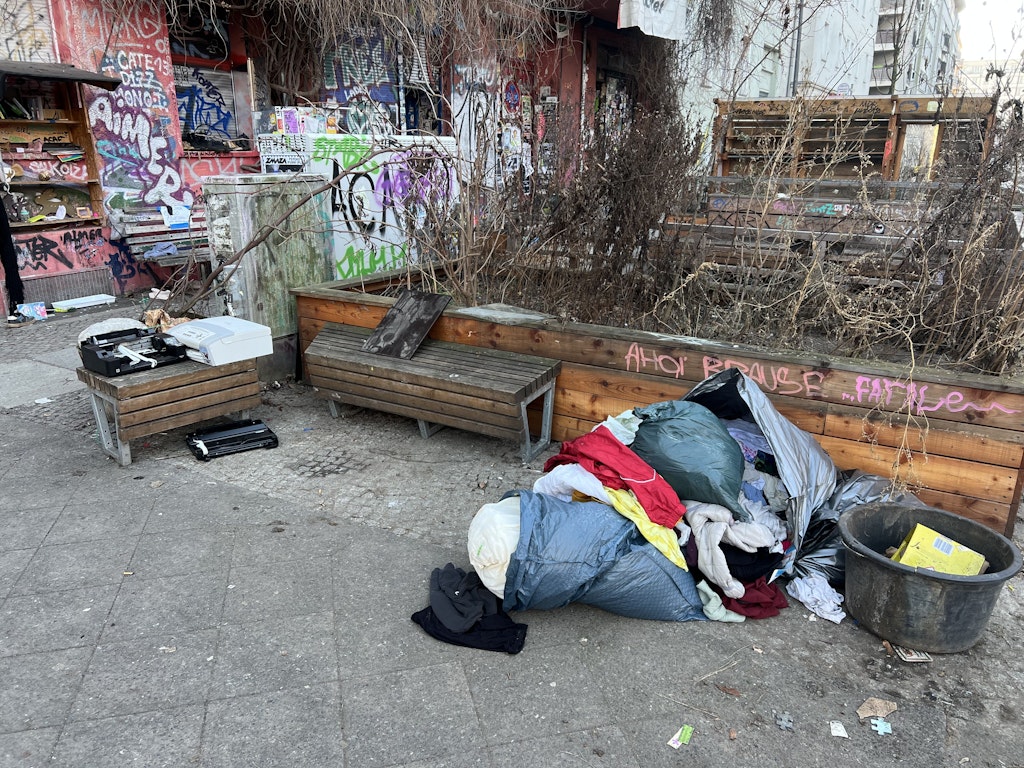 Tauschbox-verkommt-zur-wilden-M-llhalde-Bezirk-l-sst-es-laufen