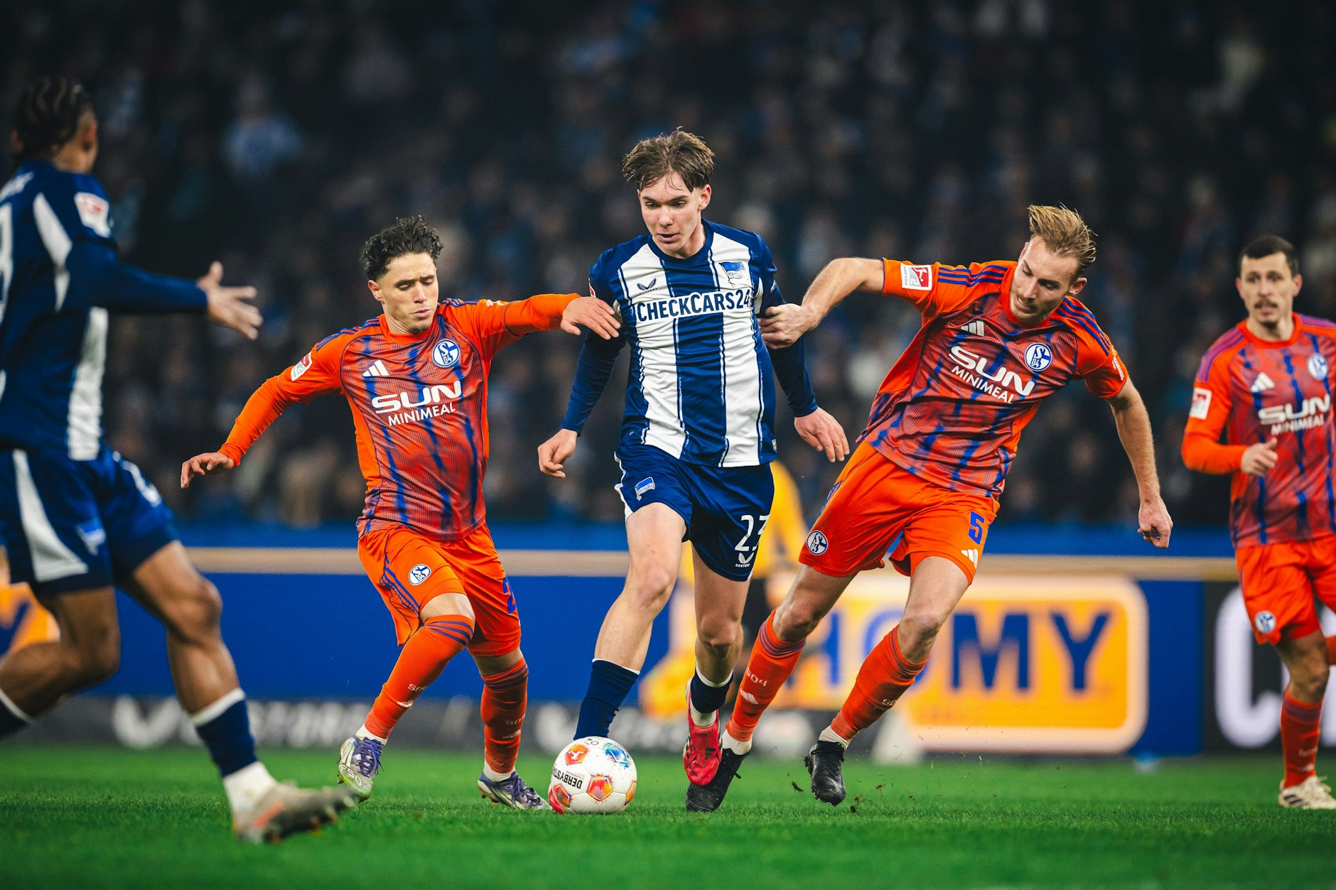 Noch immer erst 16 Jahre alt, aber der Ausfall von Kennet Eichhorn (M.) trifft Hertha BSC sehr hart.