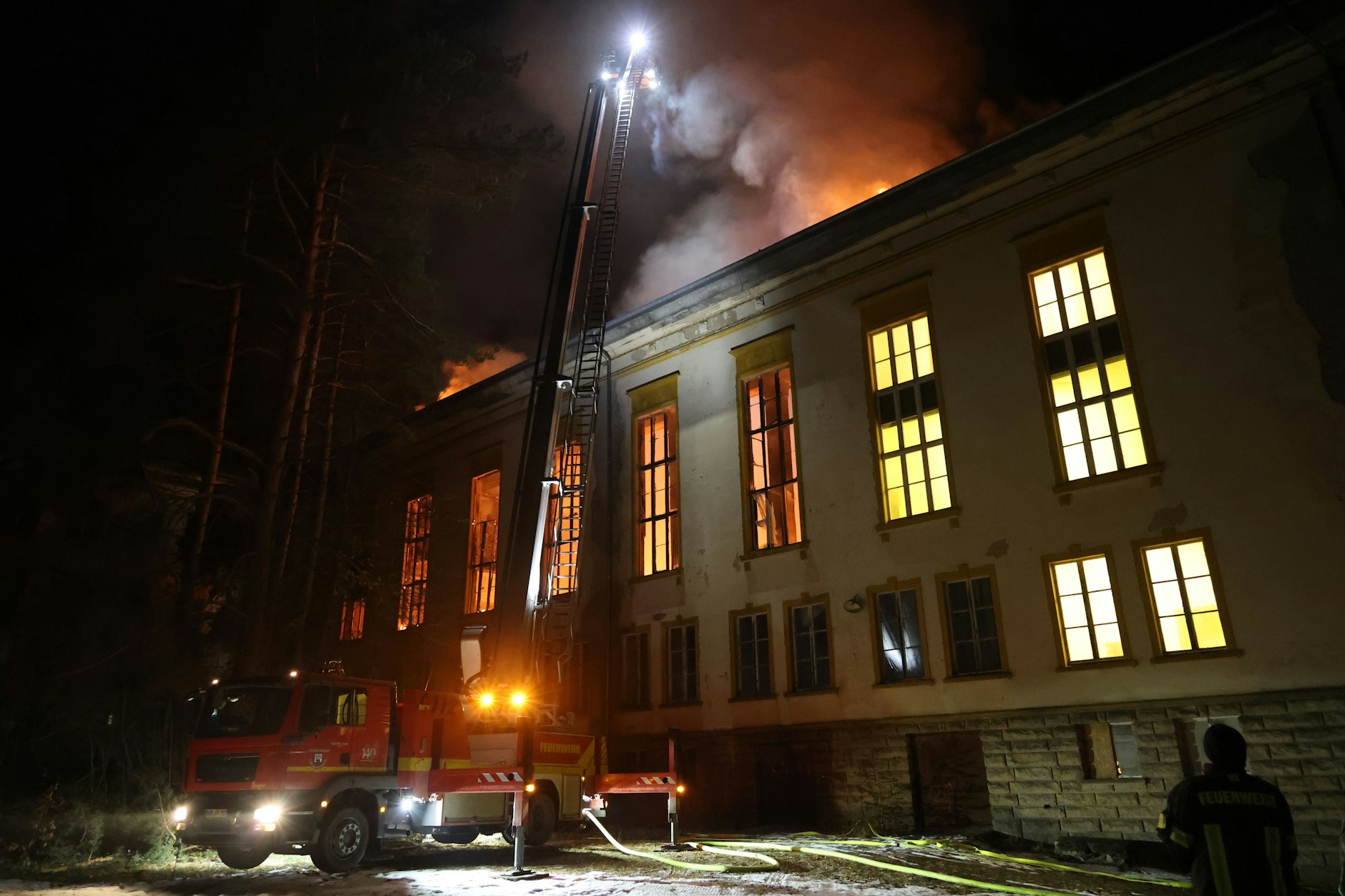 Auf dem Bogensee-Areal ist es zu einem Großbrand gekommen.