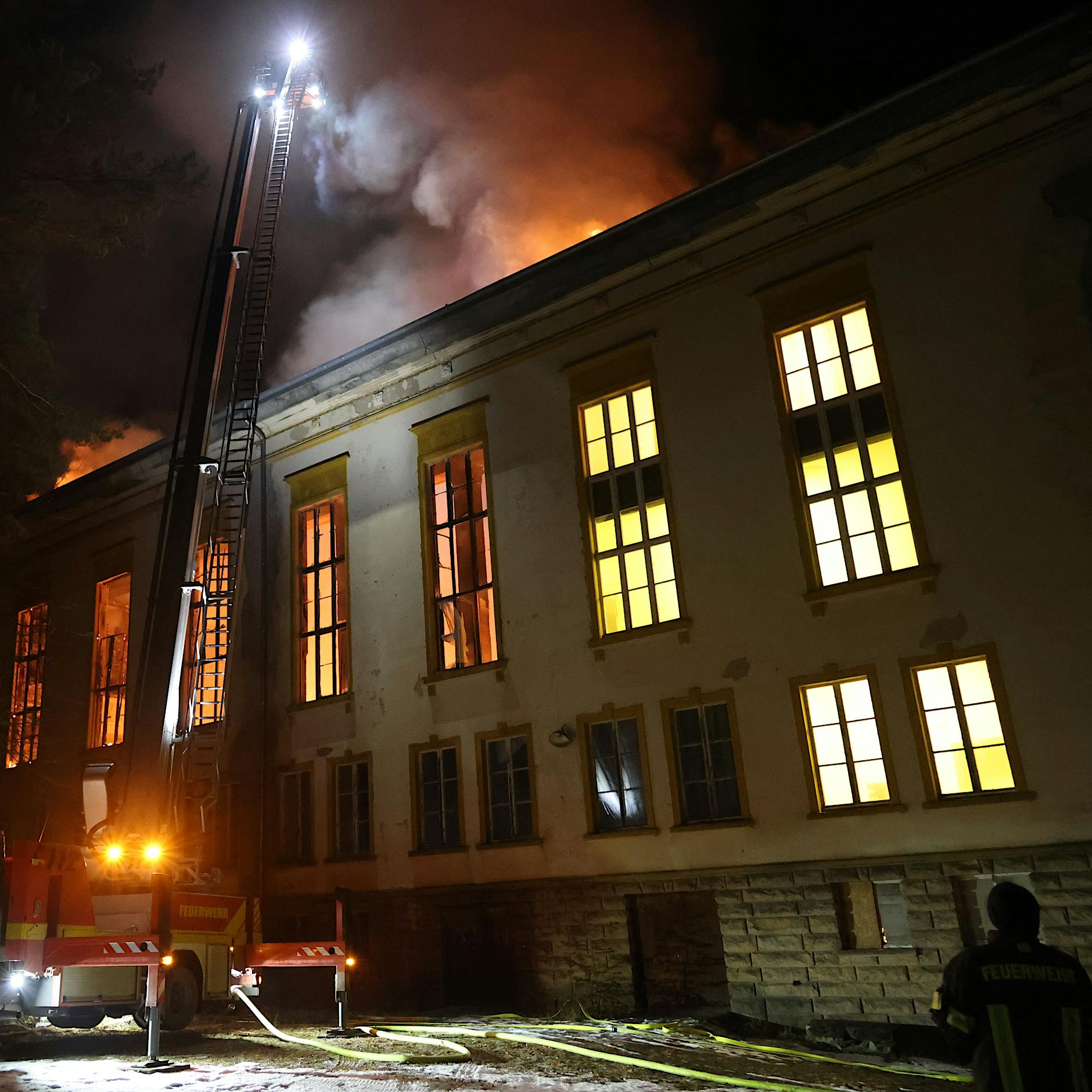 Großbrand auf Bogensee-Areal ausgebrochen: Flammen nahe der Goebbels-Villa
