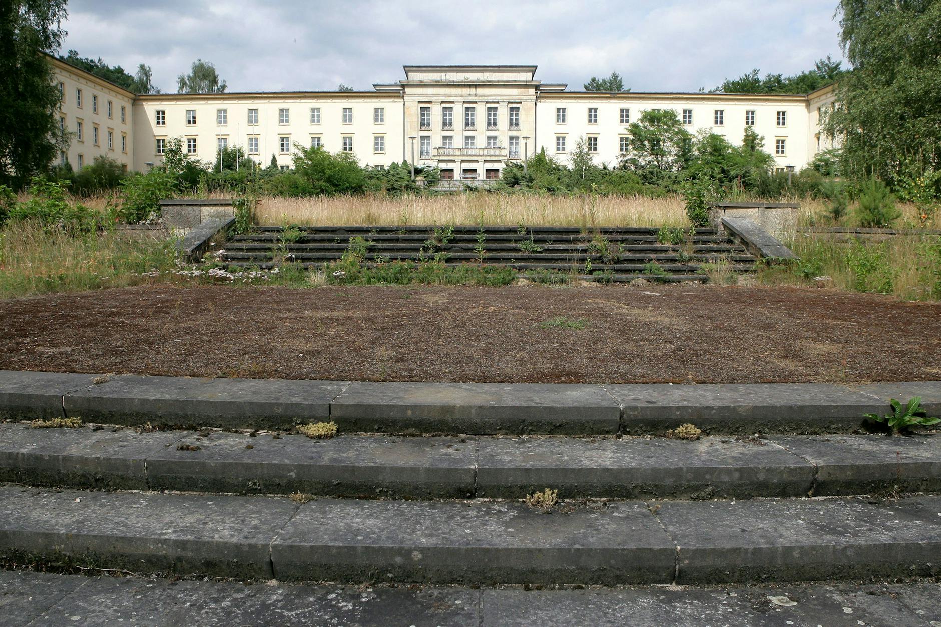 Das große Gelände kostet die Einetümerin, das Land Berlin 300 000 Euro im Jahr an Unterhalt.