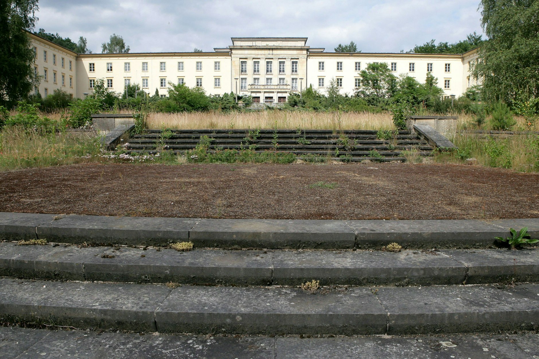 Das große Gelände kostet die Einetümerin, das Land Berlin 300 000 Euro im Jahr an Unterhalt.