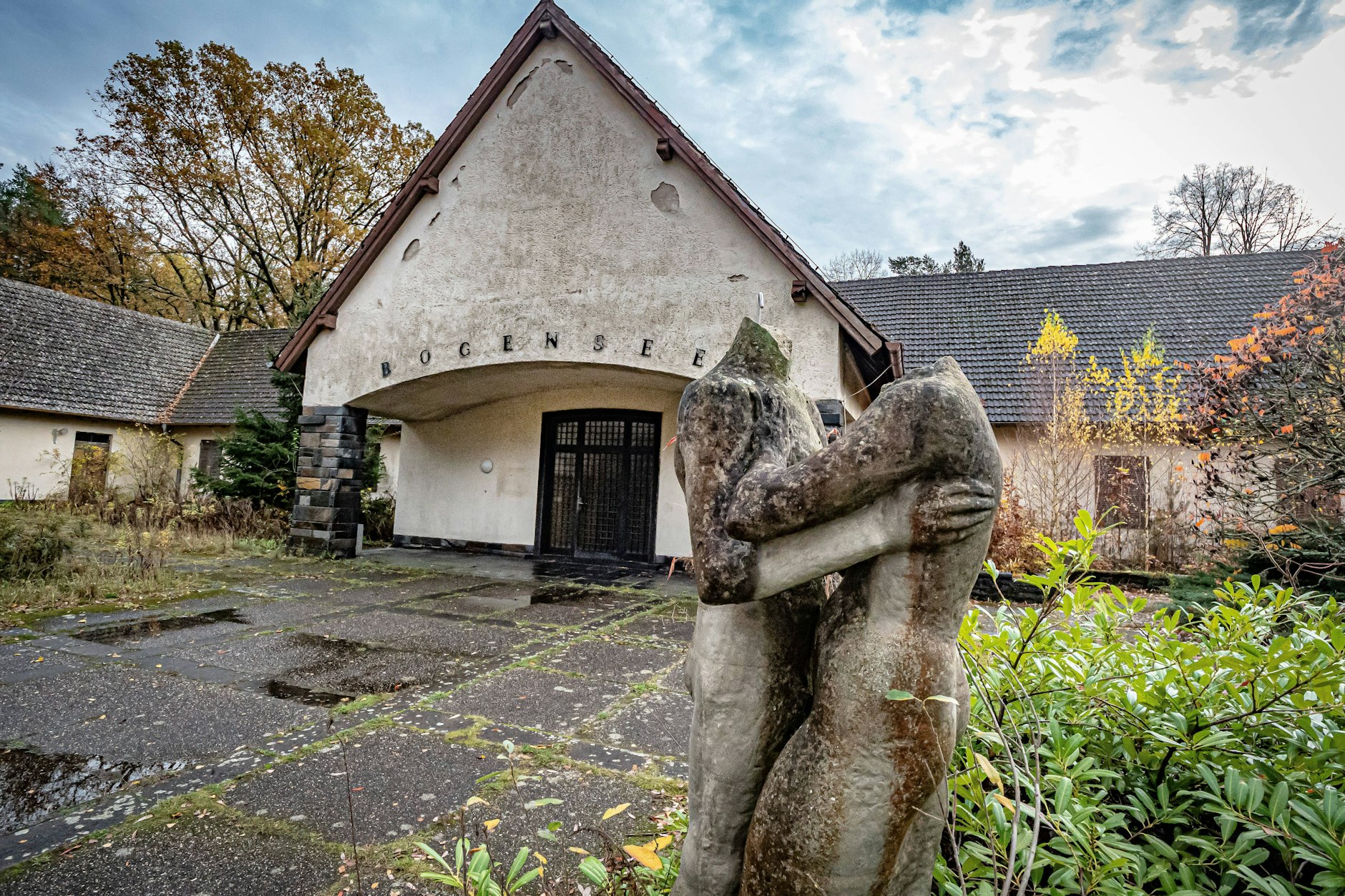 Die Villa Landhaus Joseph Goebbels ist aus der NS-Zeit erhalten.