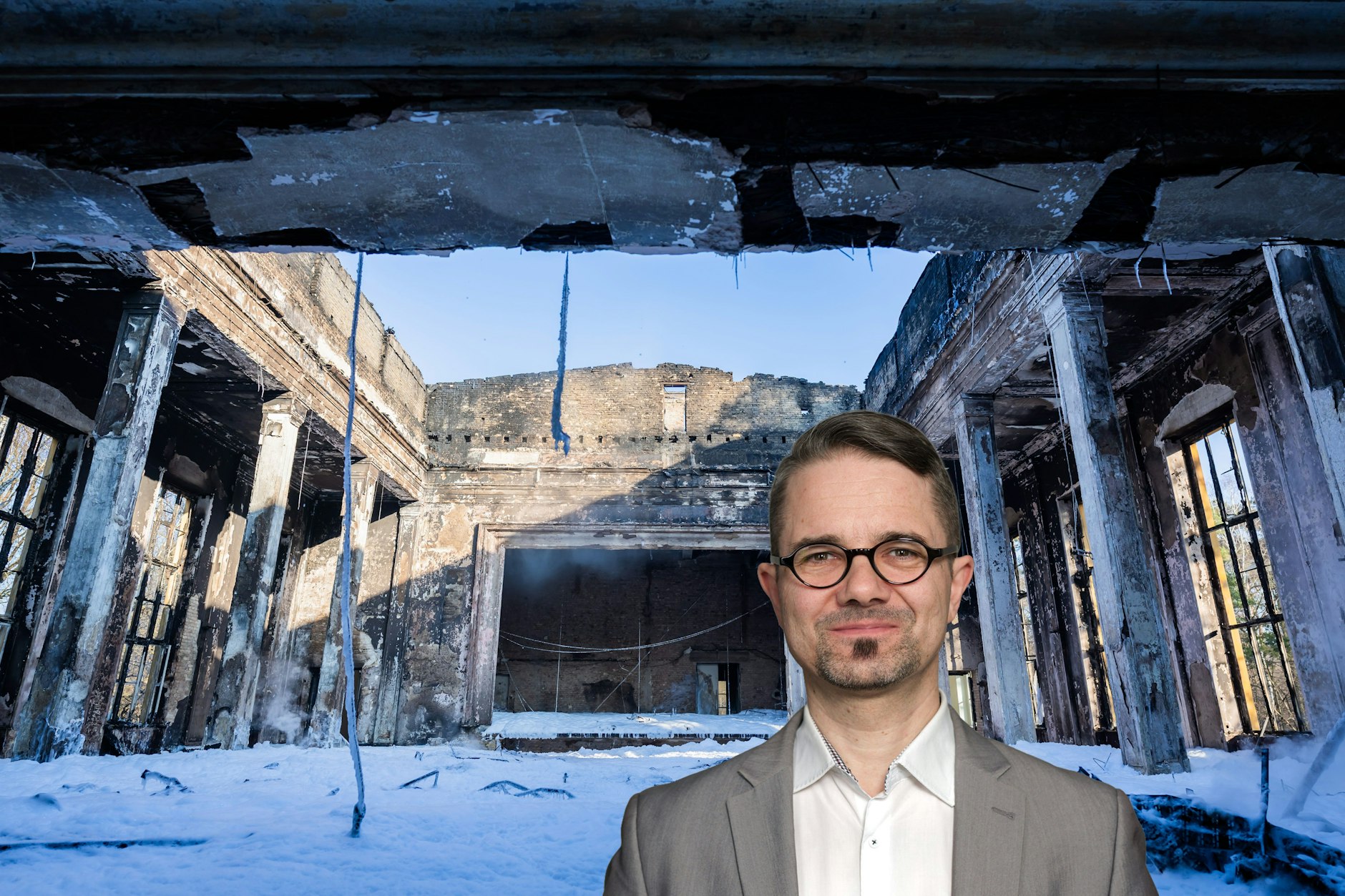 Sören Marotz, Ausstellunsgleiter im&nbsp; DDR Museum, ordent die Brandkatastrophe am Bogensee ein.