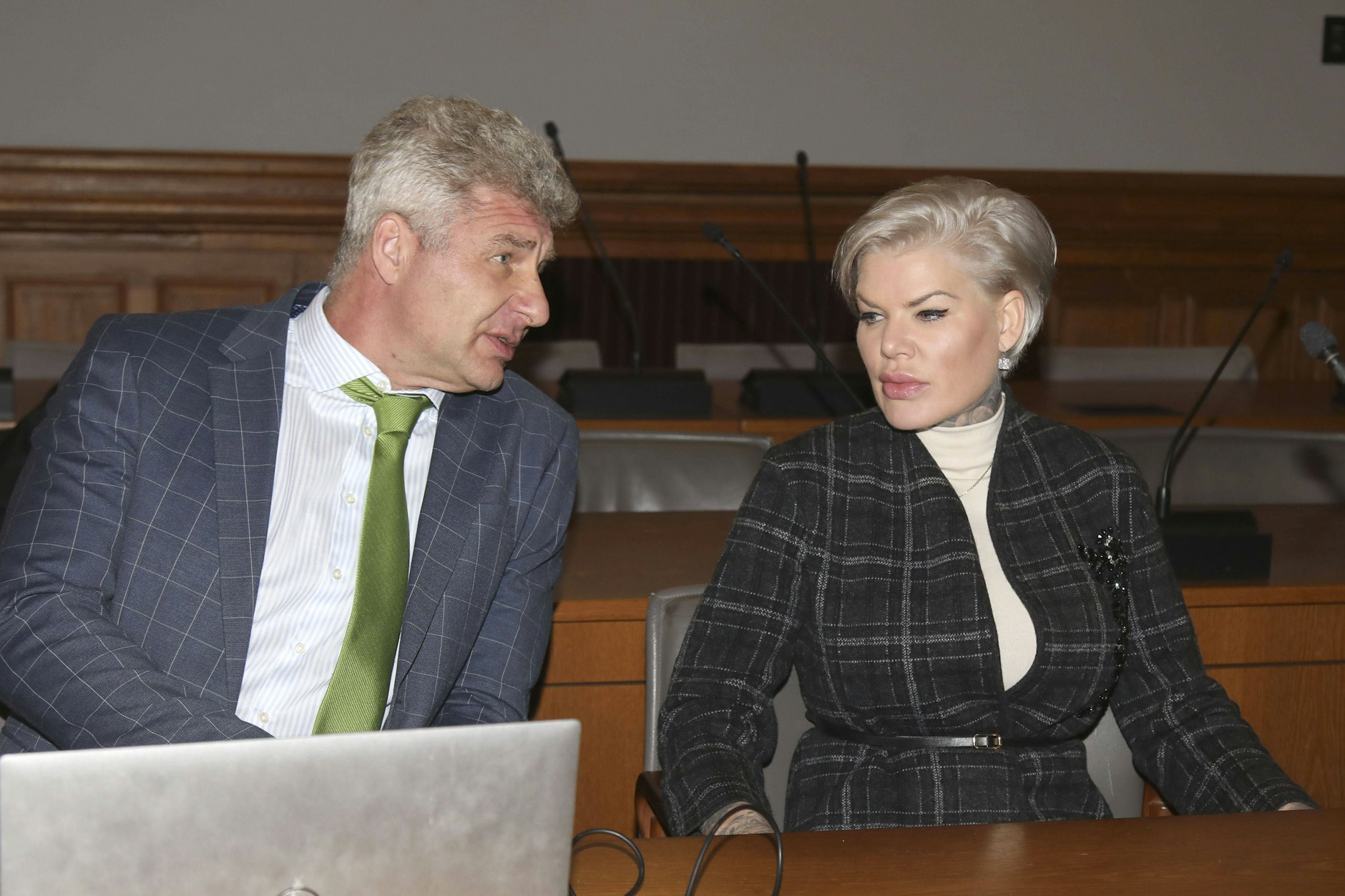 Melanie Müller mit ihrem Anwalt Adrian Stahl.