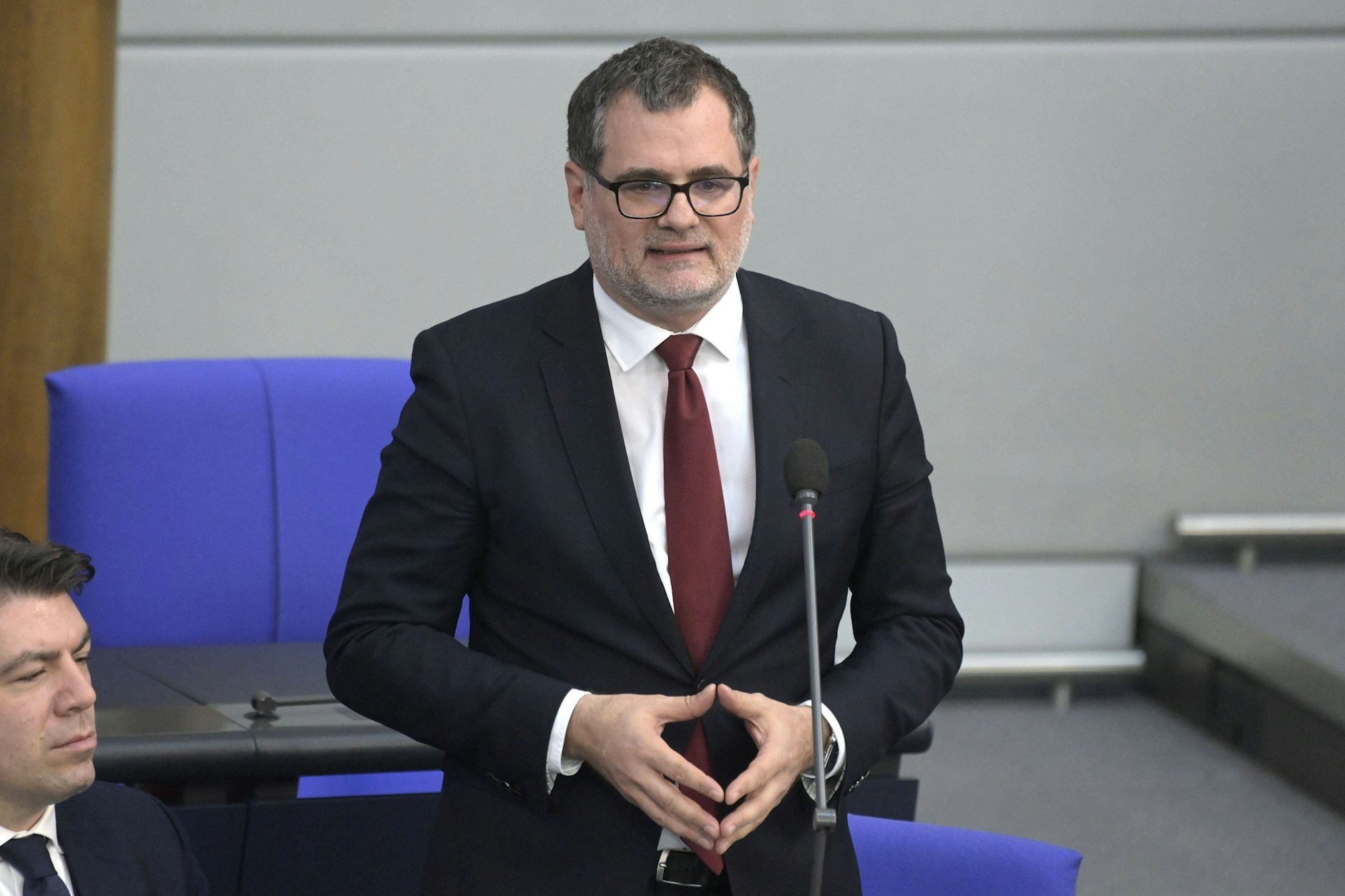 Laut Wolfgang Schmidt wissen alle Politiker, dass sie theoretisch abgehört werden können.