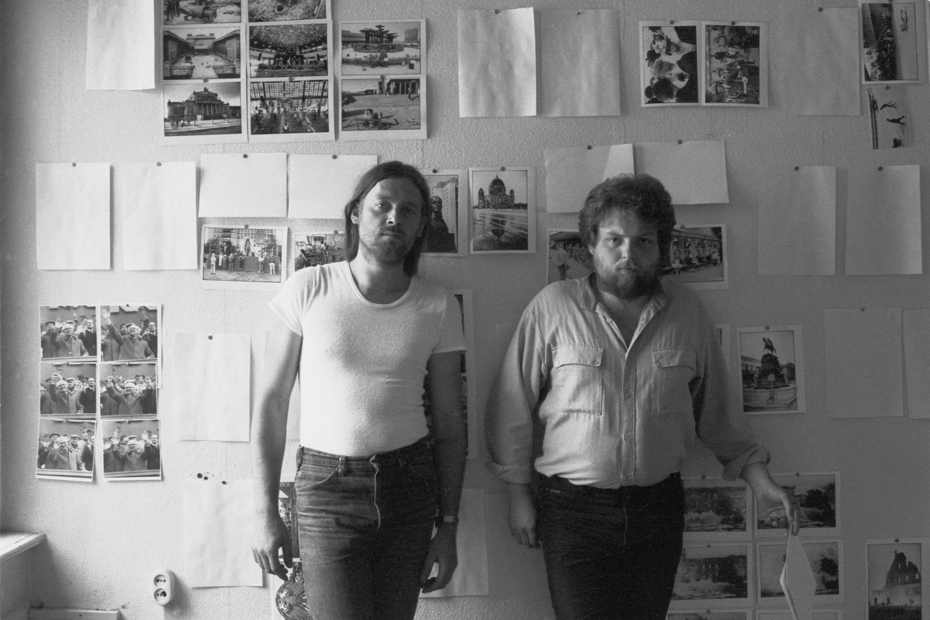Lutz Rathenow (r.) zusammen mit dem Fotografen Harald Hauswald, der das Bild 1986 per Selbstauslöser aufnahm.