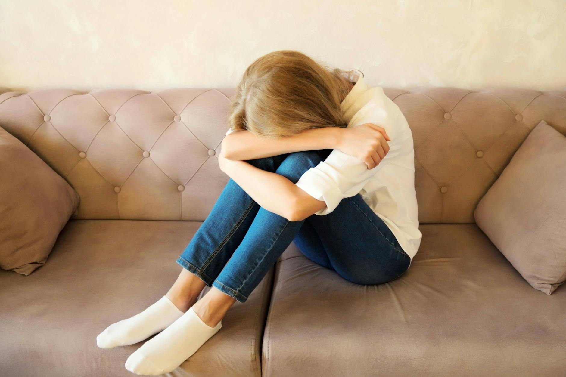 „Muss Jungfrau sein“ – Vater verkaufte Tochter (16) für 85.000 Euro