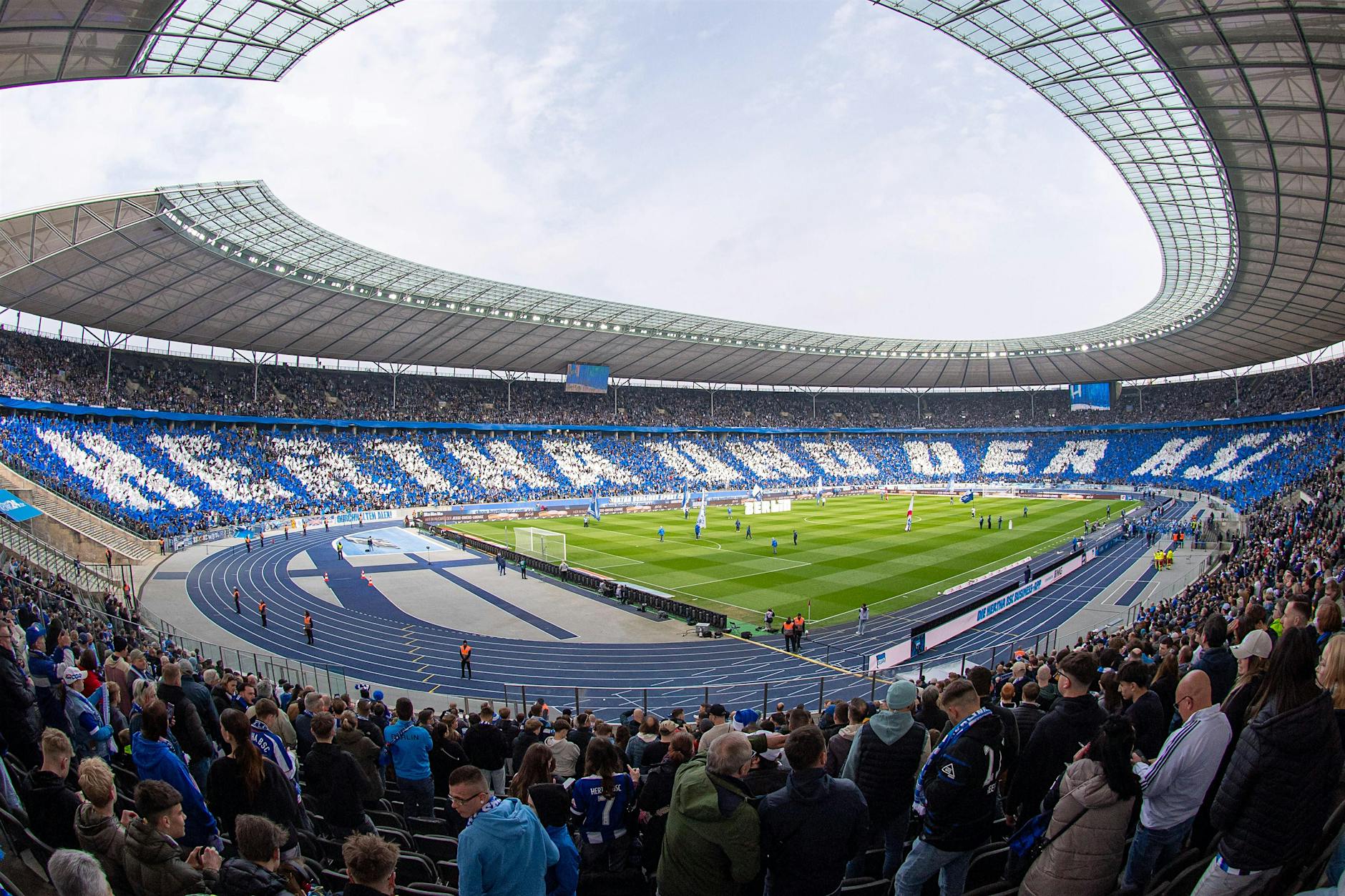 Hertha-Fans und Polizei, gegen den KSC fing der Zoff an