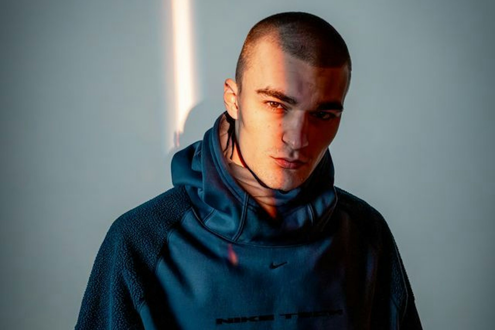 „Ihr nehmt uns die Perspektive, ihr Pisser“, moniert HeXer in seiner neuen Anti-Kriegssingle.