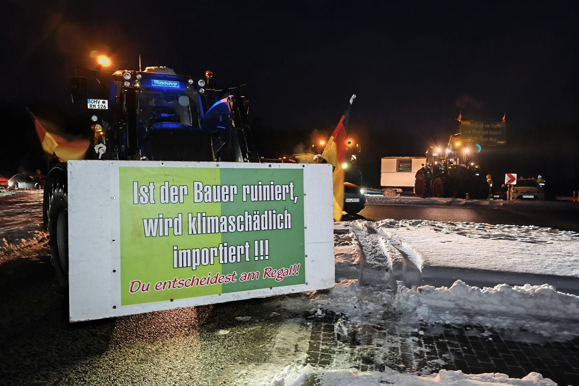 Landwirte blockierten schon am 8. Januar mehrere Zufahrten nach Berlin.