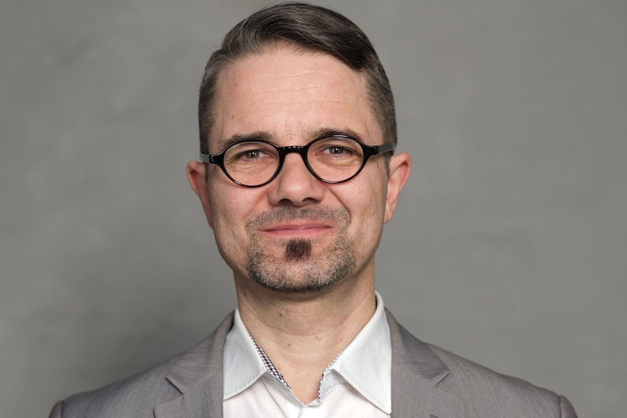 Sören Marotz ist Ausstellungsleiter im DDR Museum.