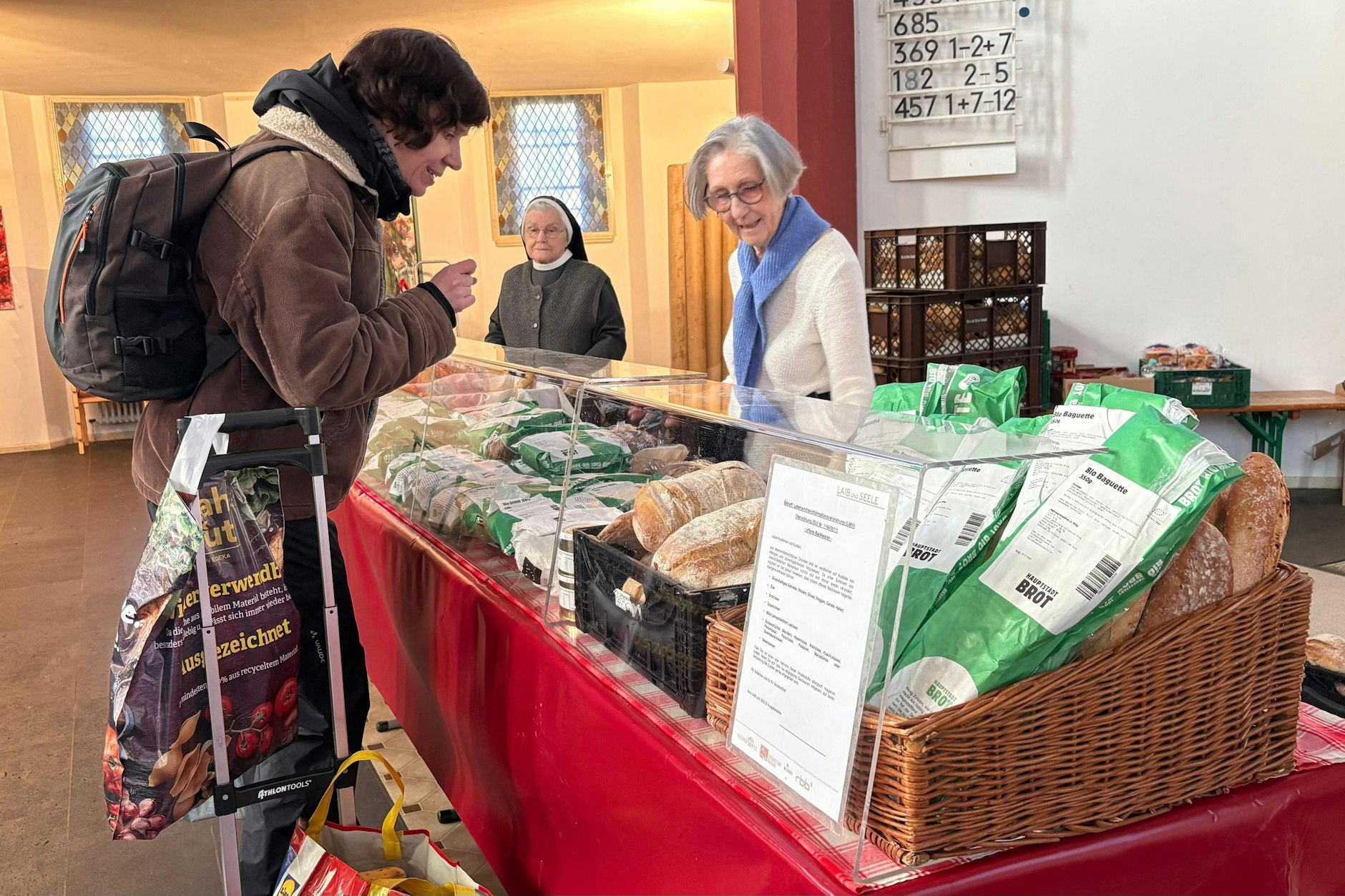 Berliner Tafel: Ein Ort der Hoffnung für Bedürftige in Krisenzeiten