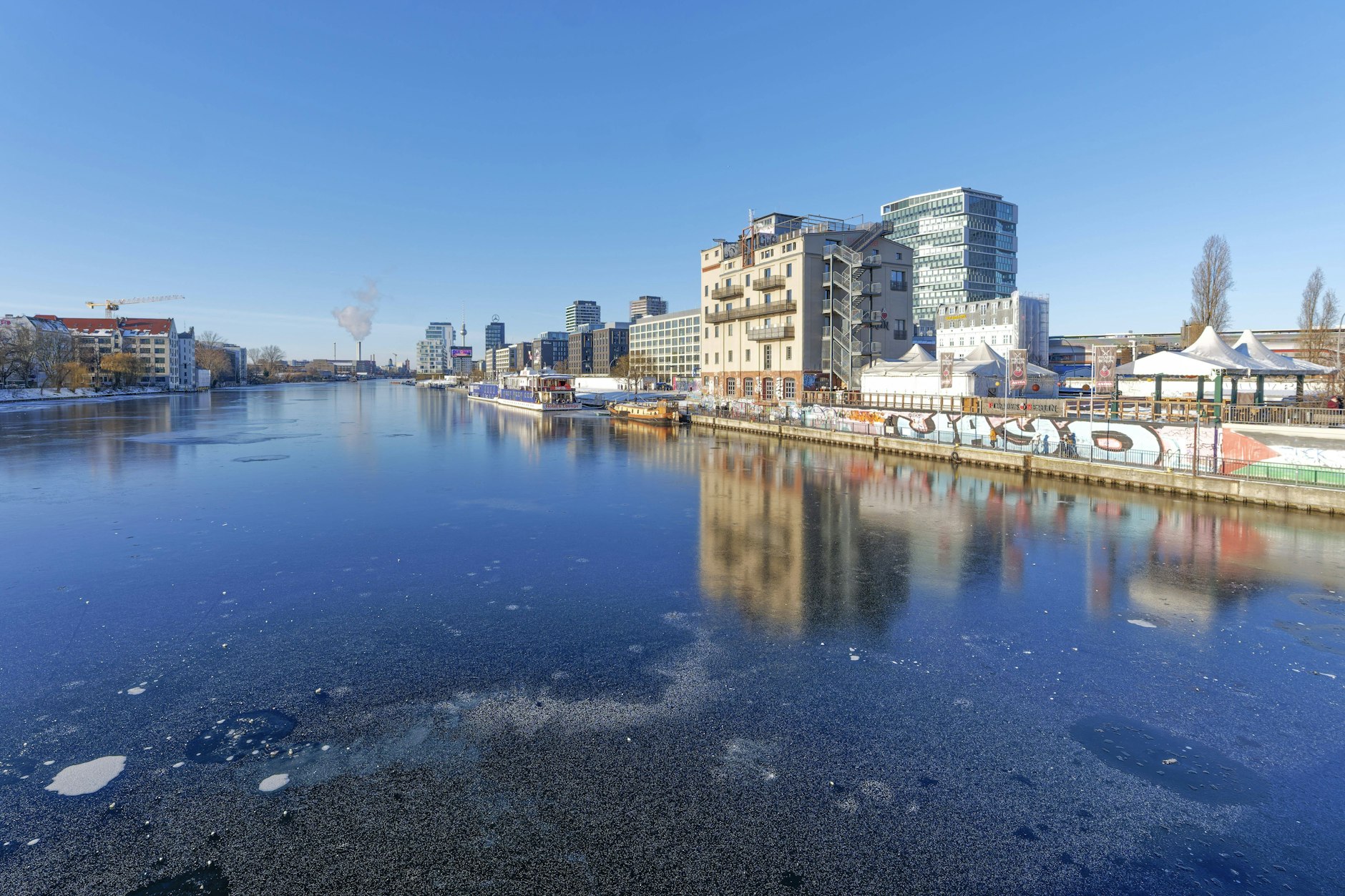 In Berlin bleibt es weiter frostig.