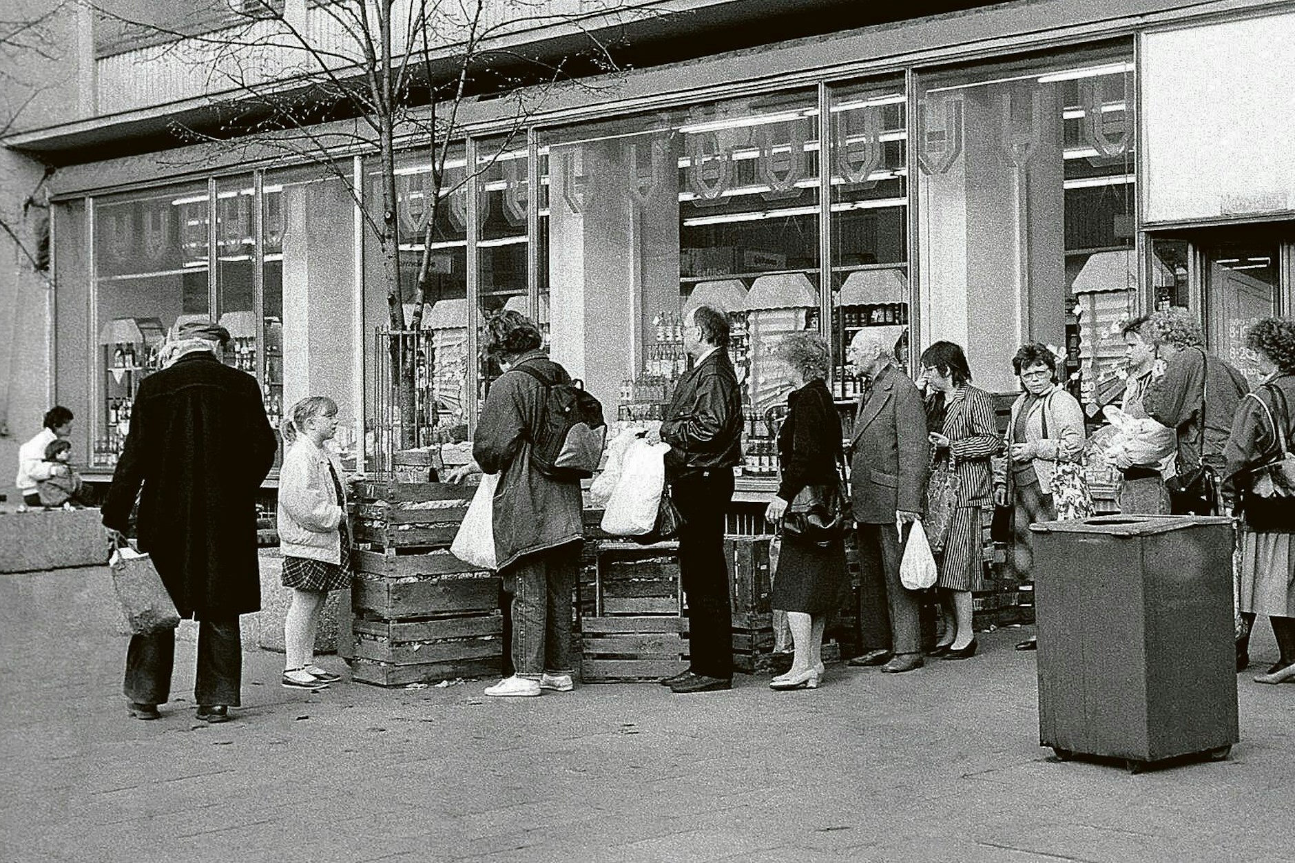 Auch die Mangelwirtschaft in der DDR wird in Witzen immer wieder aufs Korn genommen.