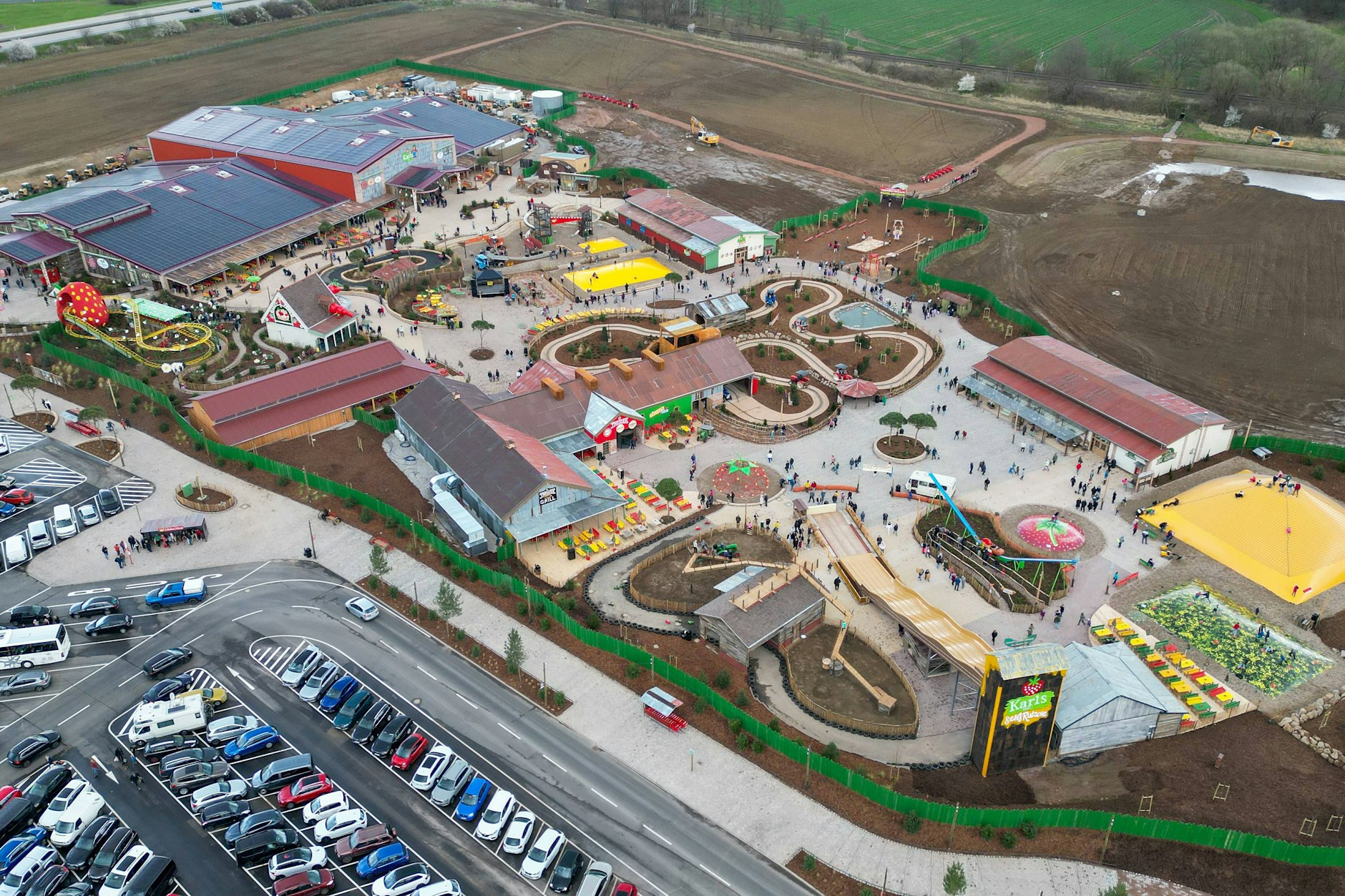 Auch Iín Karls Erlebnis-Dorf in Döbeln wird eine neue Achterbahn gebaut