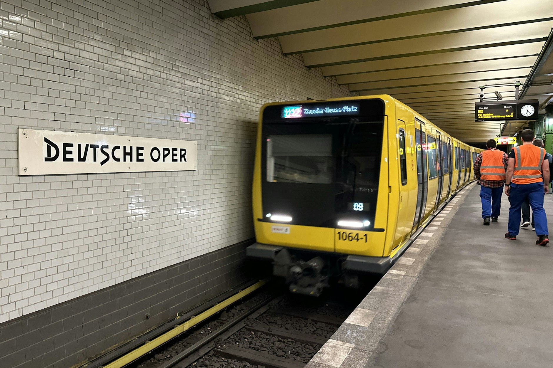 Die Tragödie ereignete sich am Berliner U-Bahnhof Deutsche Oper. Ein Jugendlicher kletterte hier auf die Gleise, zog sich einen tödlichen Stromschlag zu.