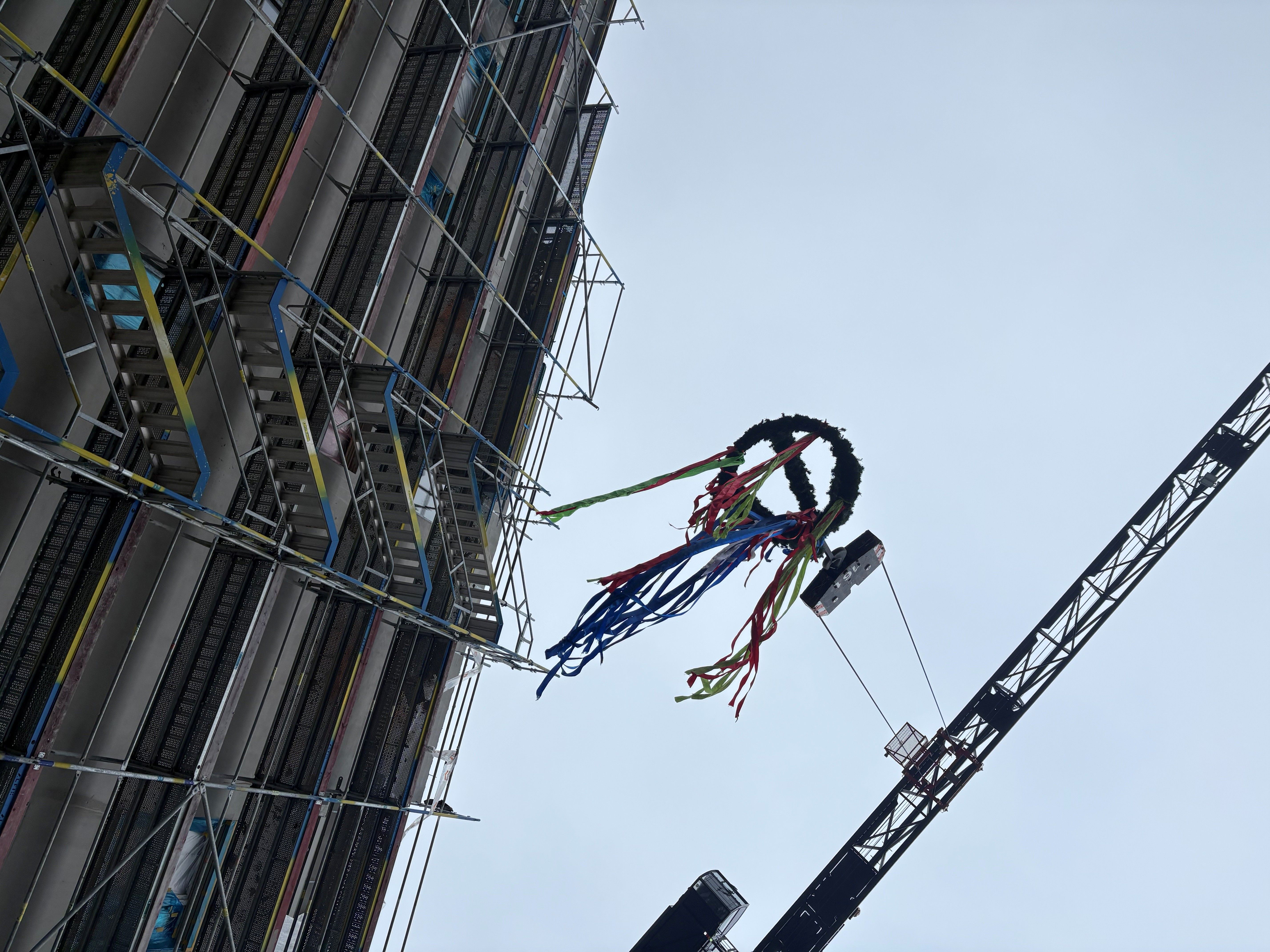 Lichtenberg trotzt klirrender Kälte: Besonderes Richtfest zwischen Großbaustellen