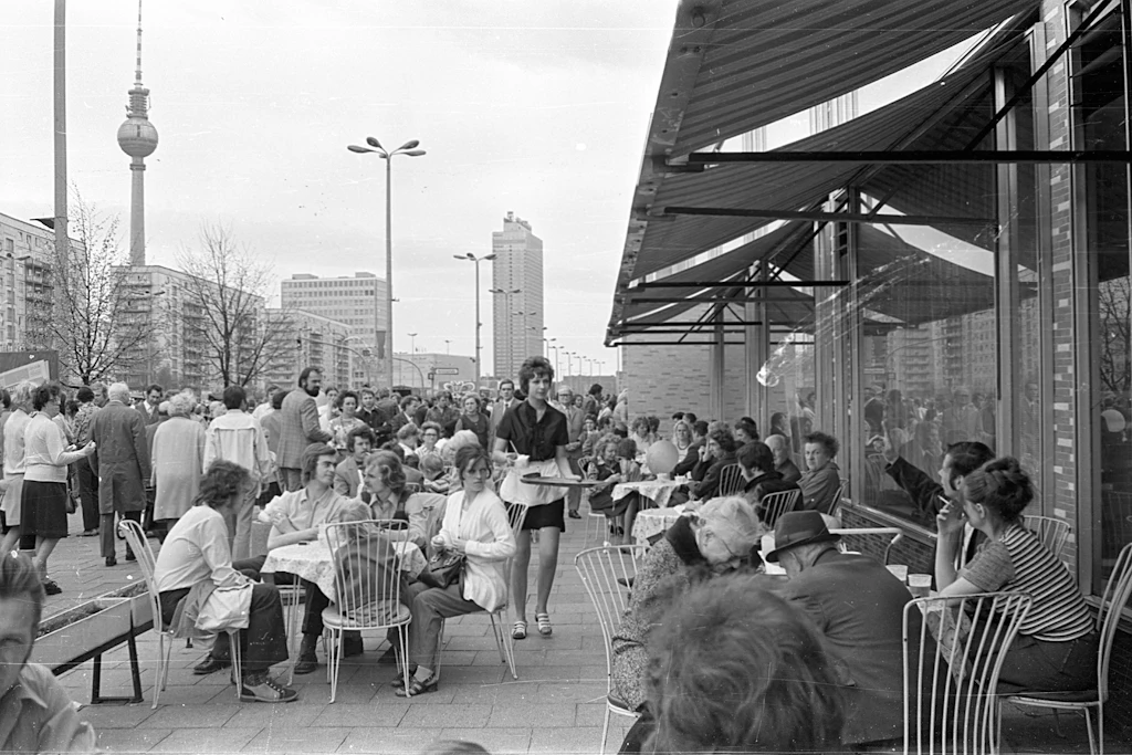 „Mokka-Milch Eisbar“ in Berlin: DDR-Ikone: eröffnet wieder