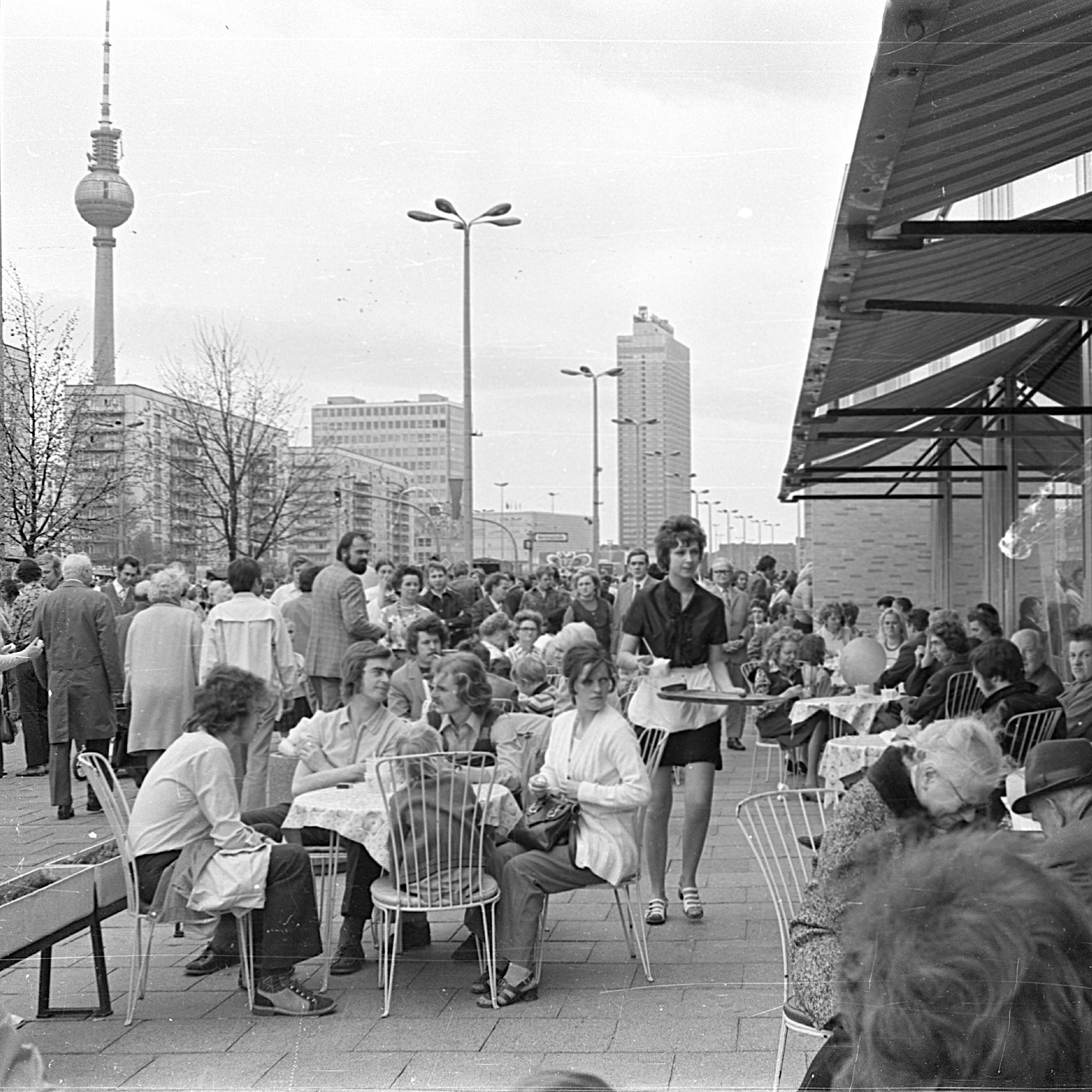 „Mokka-Milch Eisbar“ in Berlin: DDR-Ikone: eröffnet wieder