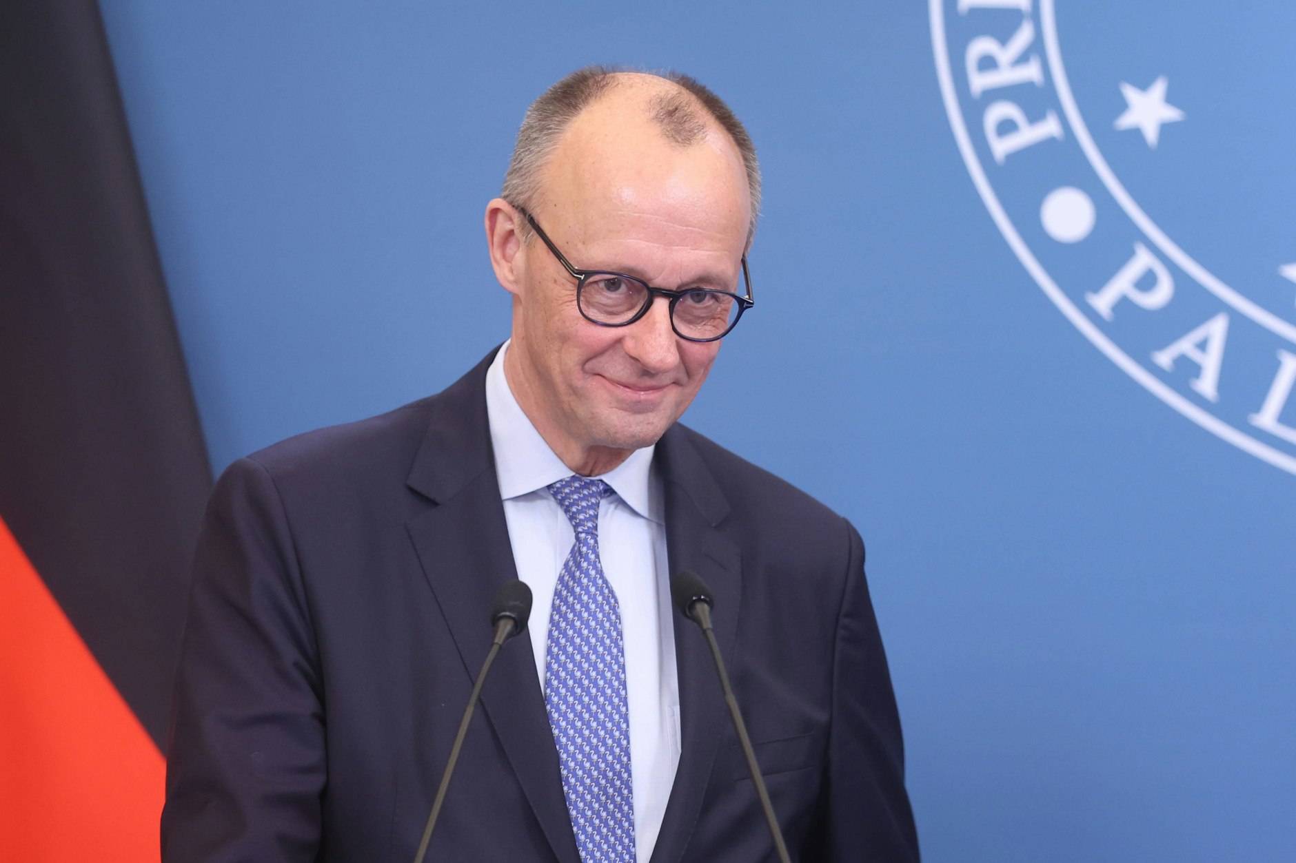 Die Zustimmungswerte von Bundeskanzler Friedrich Merz (CDU) steigen leicht an.