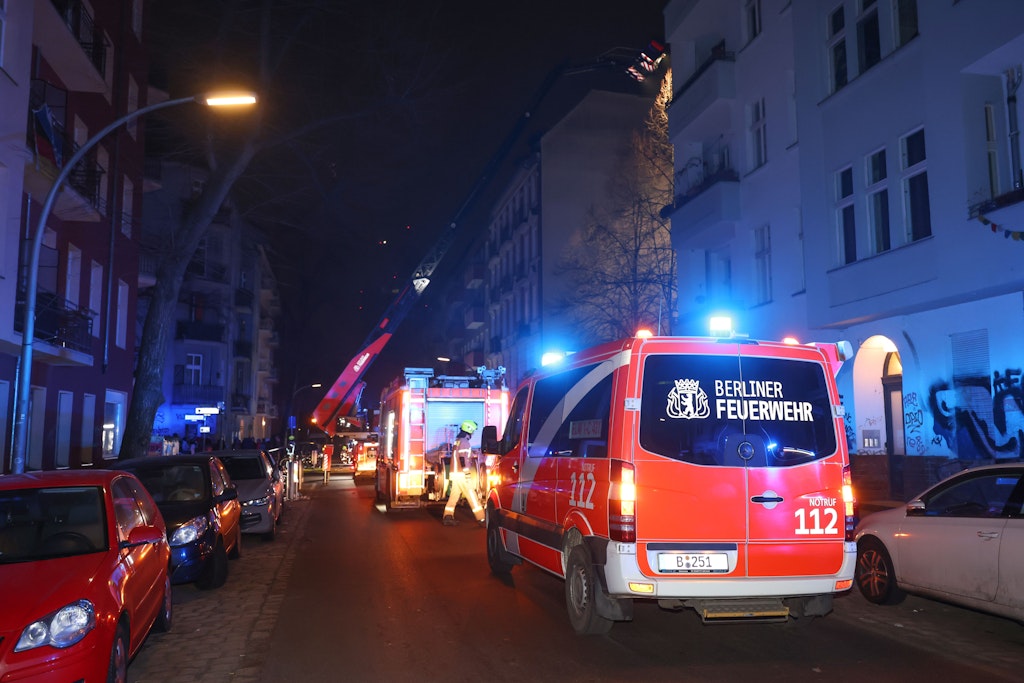 Zwei-Br-nde-halten-die-Berliner-Feuerwehr-in-Atem