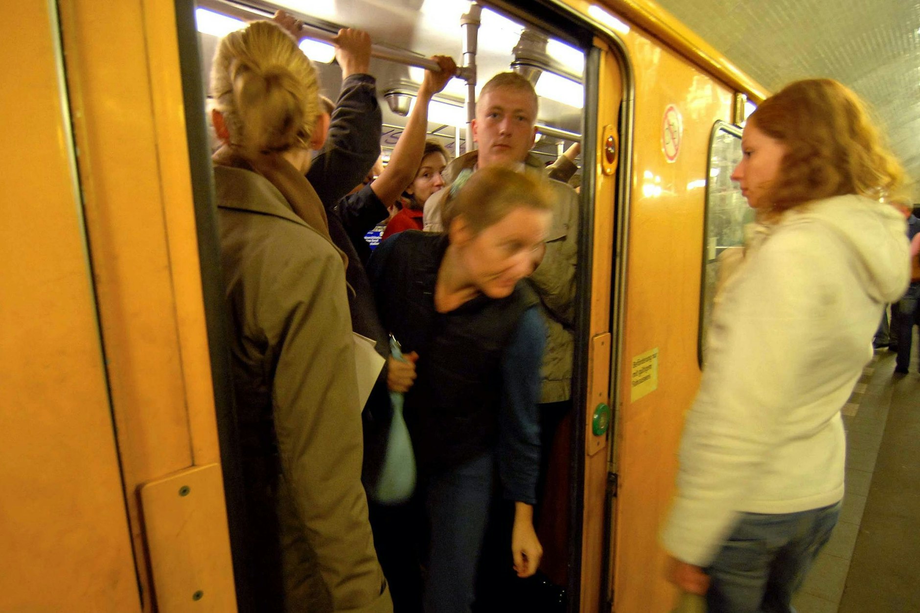Gedränge in der Berliner U-Bahn.