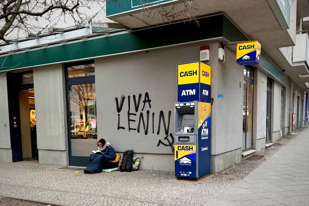 Graffiti in Berlin: Sind Hammer-und-Sichel-Symbole ebenso verboten wie Hakenkreuze?