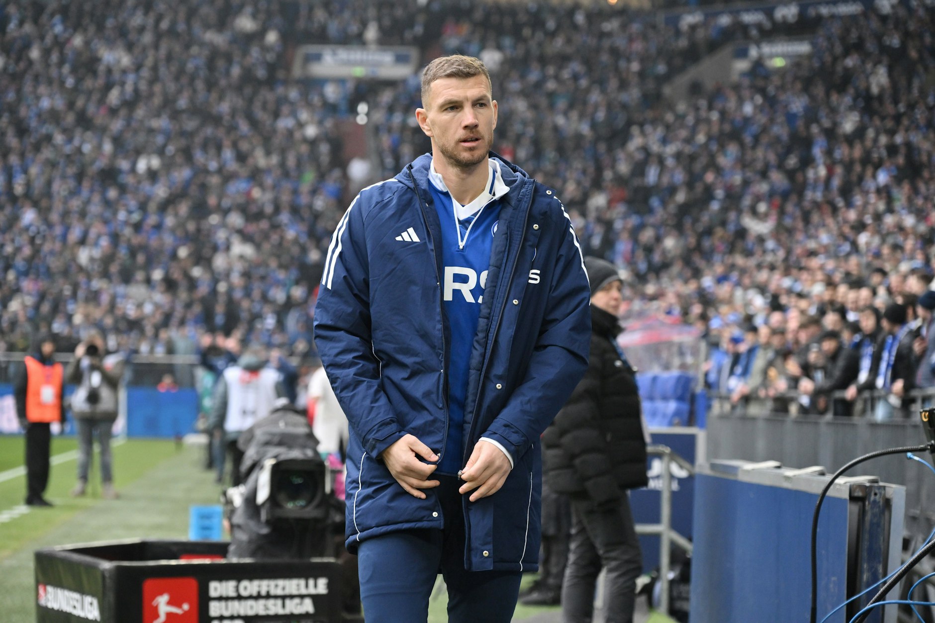 Edin Dzeko soll den FC Schalke 04 zum Aufstieg in die Bundesliga führen.