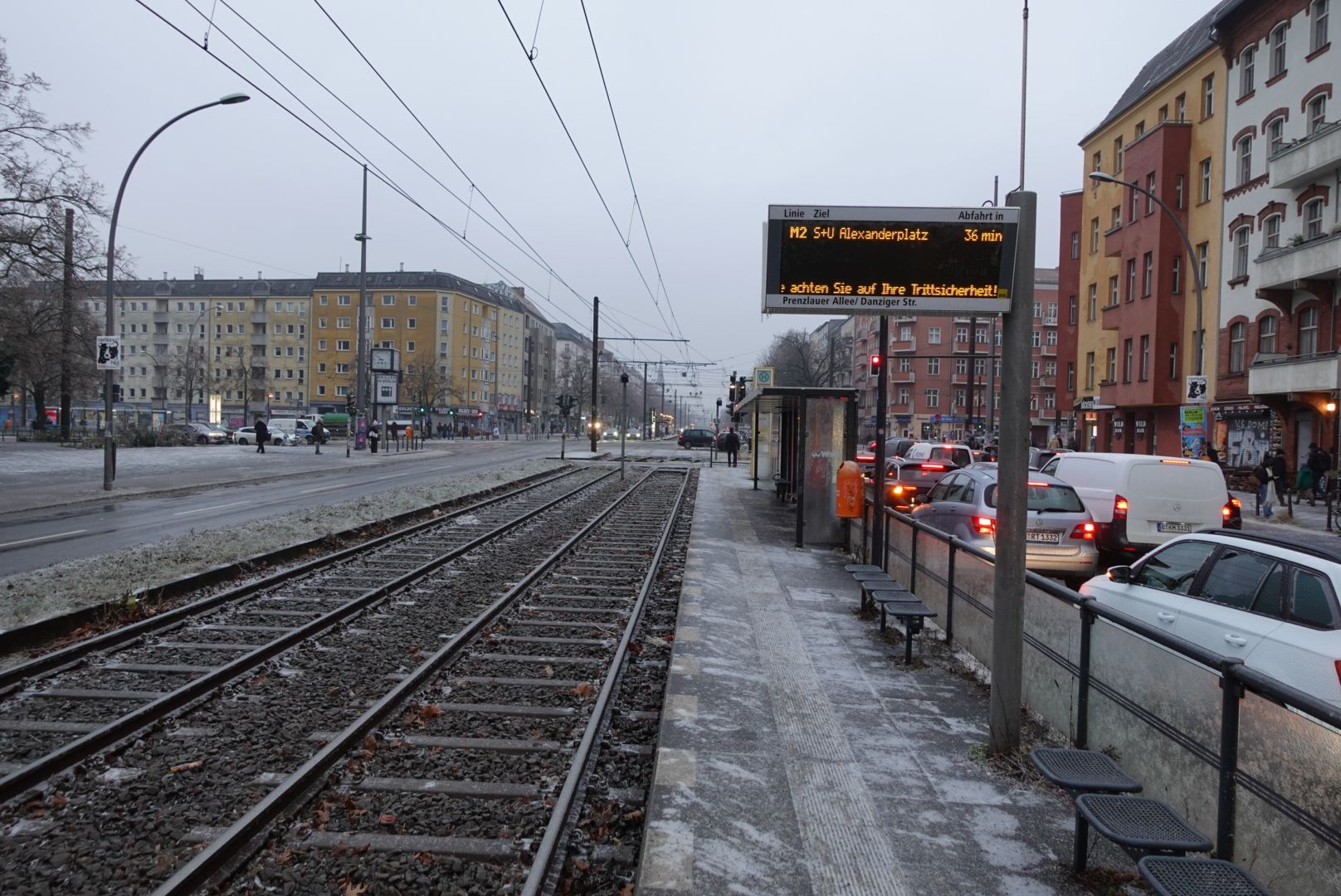 Tramverkehr eingestellt, U-Bahn-Linien U2 und U3 unterbrochen, überall lange Staus