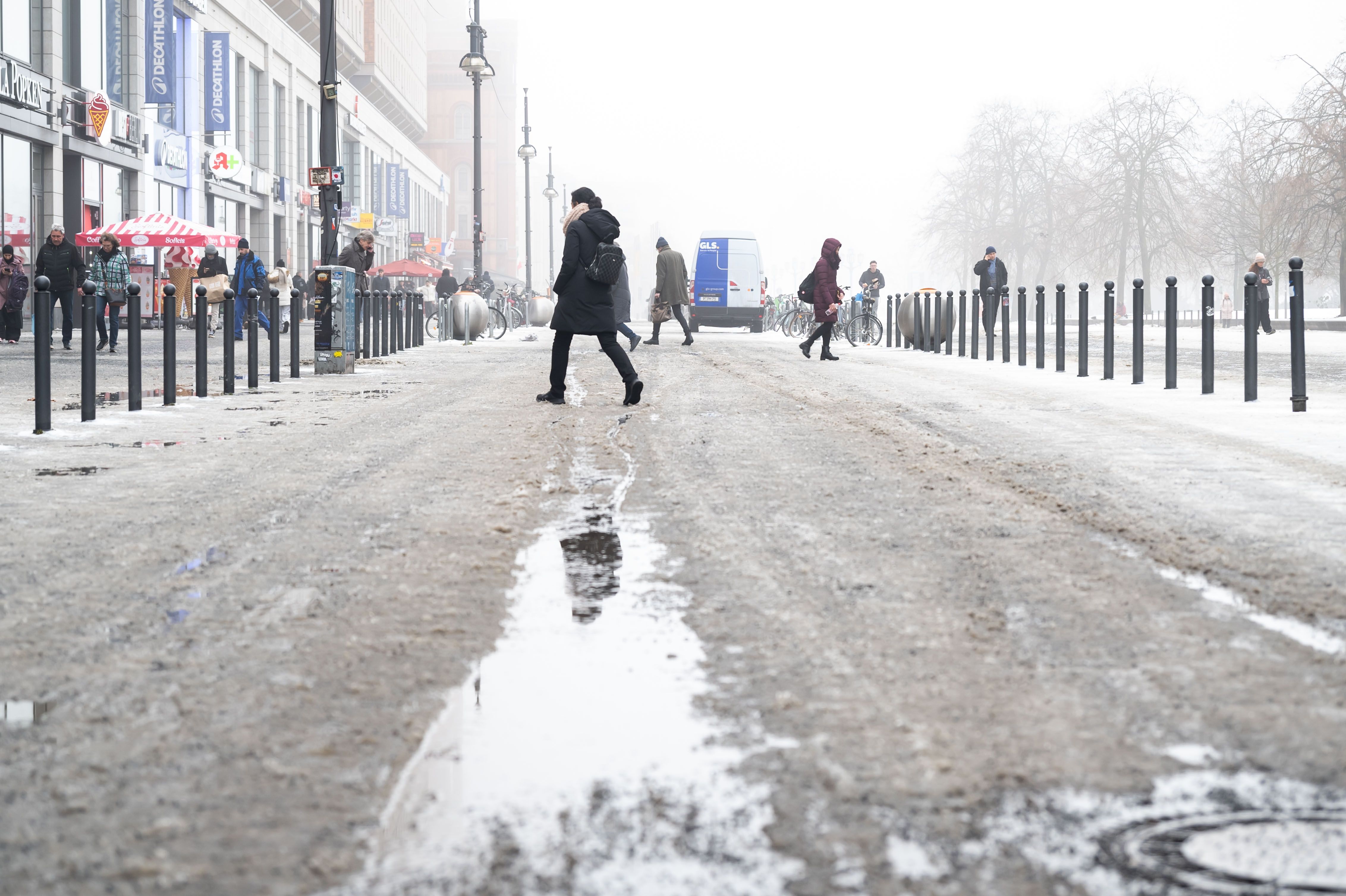 Image - Wetter Berlin aktuell: Glättegefahr sorgt für Störung bei U-Bahn, S-Bahn, Tram und Bus