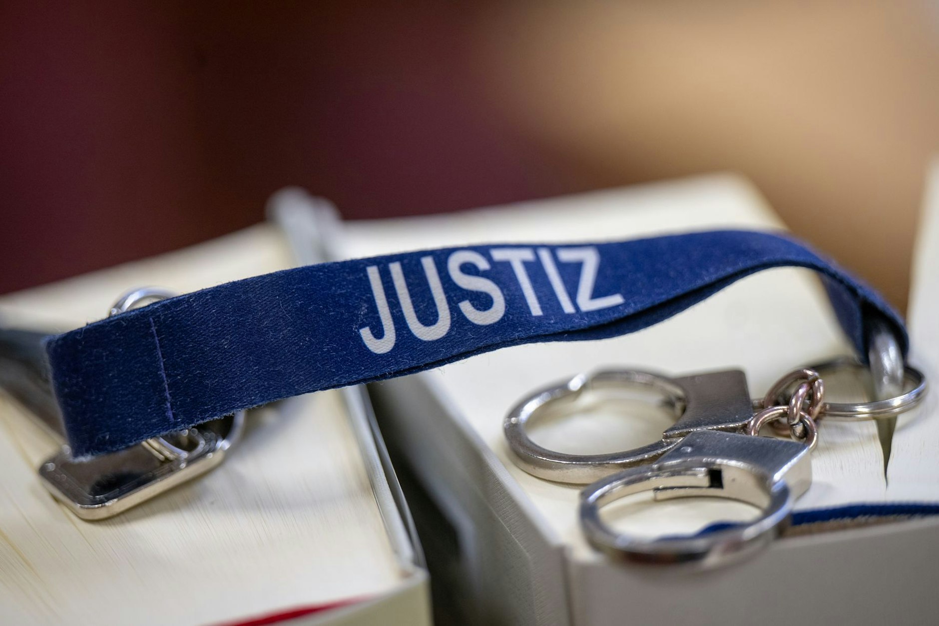 Nach einem mutmaßlich tötlichen Angriff in Berlin-Neukölln schweigt der Angeklagte.