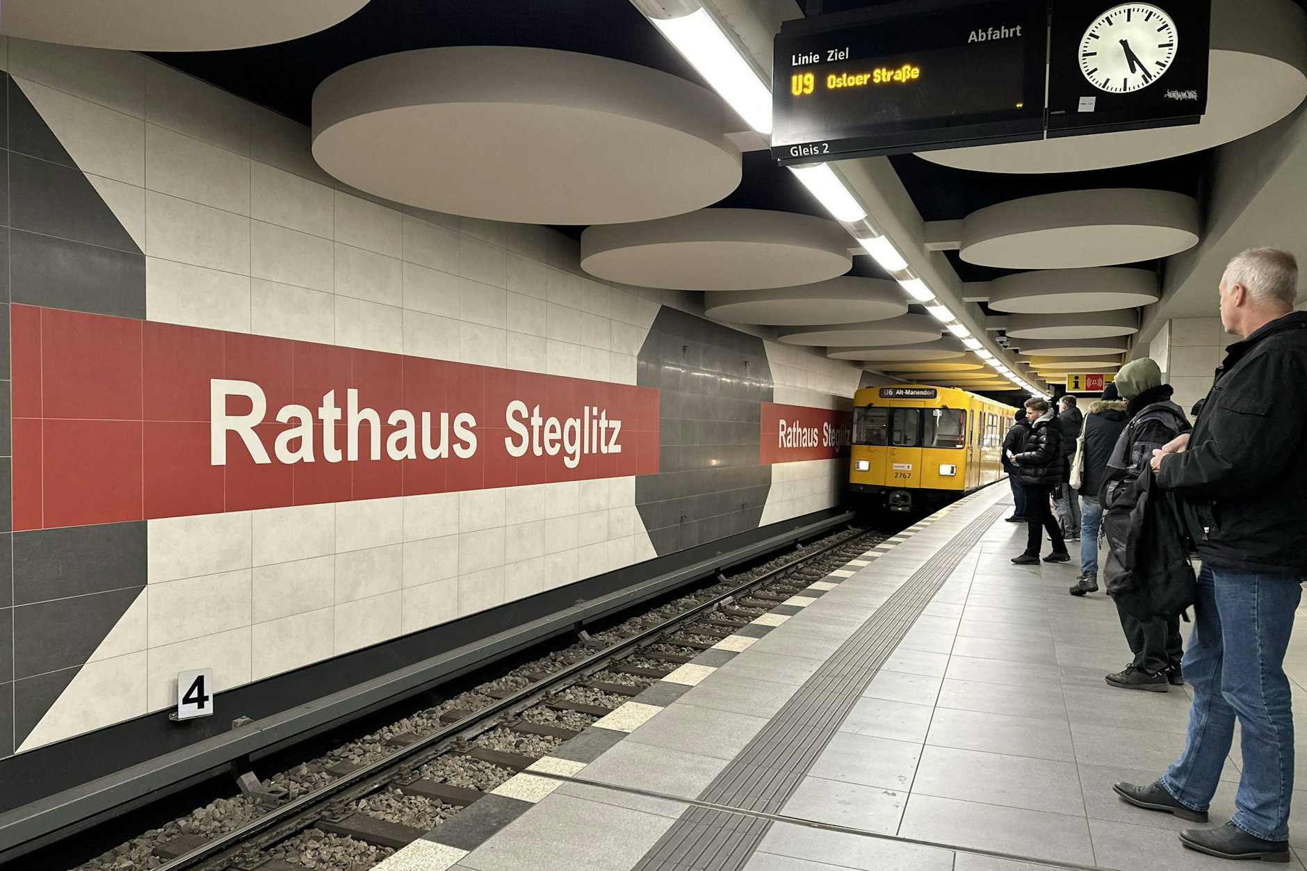 Steglitz kann aufatmen: Die U9 fährt endlich wieder die Endhaltestelle im Süden an.