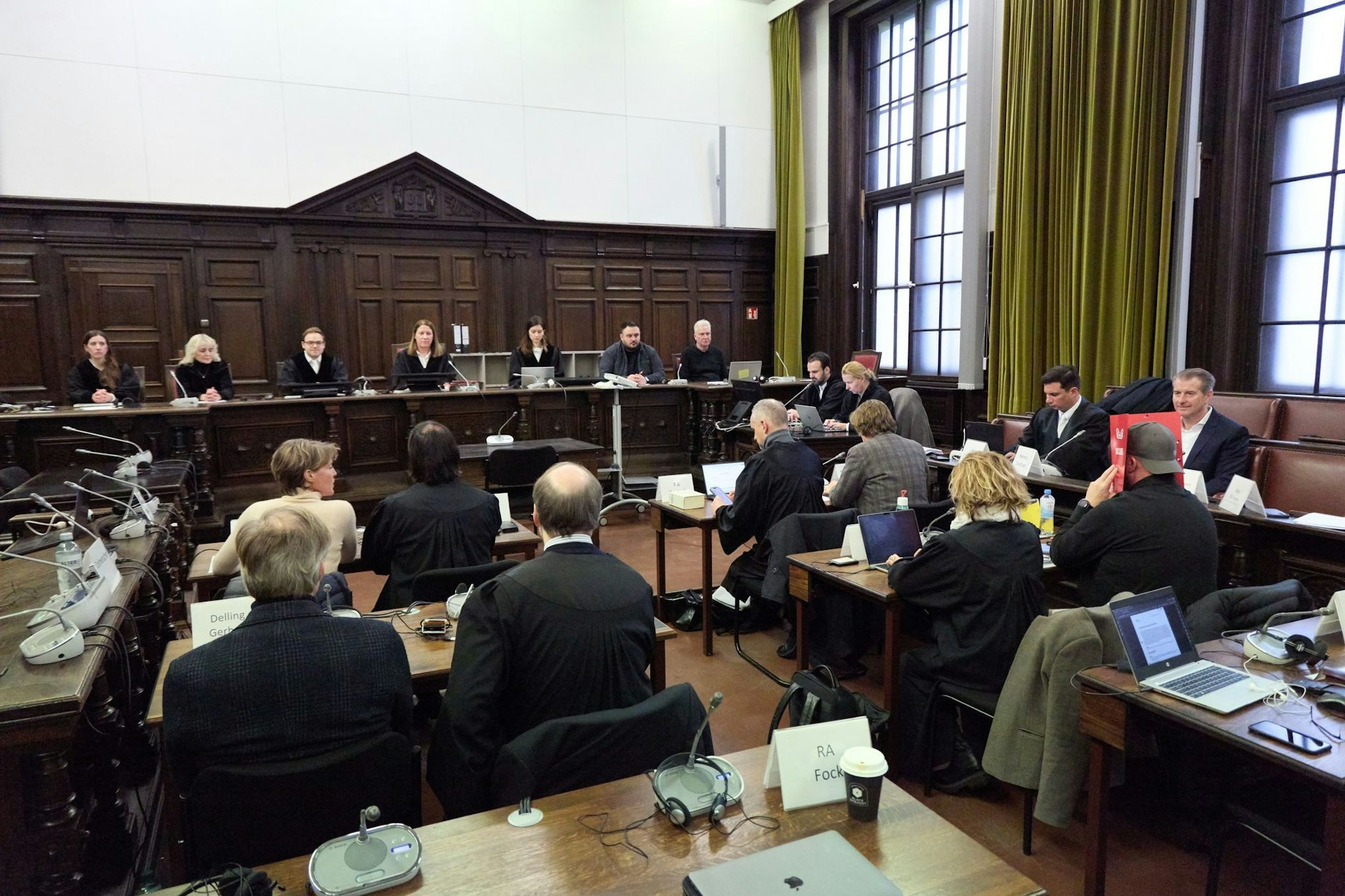 Vor dem Landgericht Hamburg wird der Prozess wegen mutmaßlicher Entführung zwei Kinder der Gastronomie-Unternehmerin C. Block von Dänemark nach Deutschland in der Silvesternacht 2023/24  verhandelt.