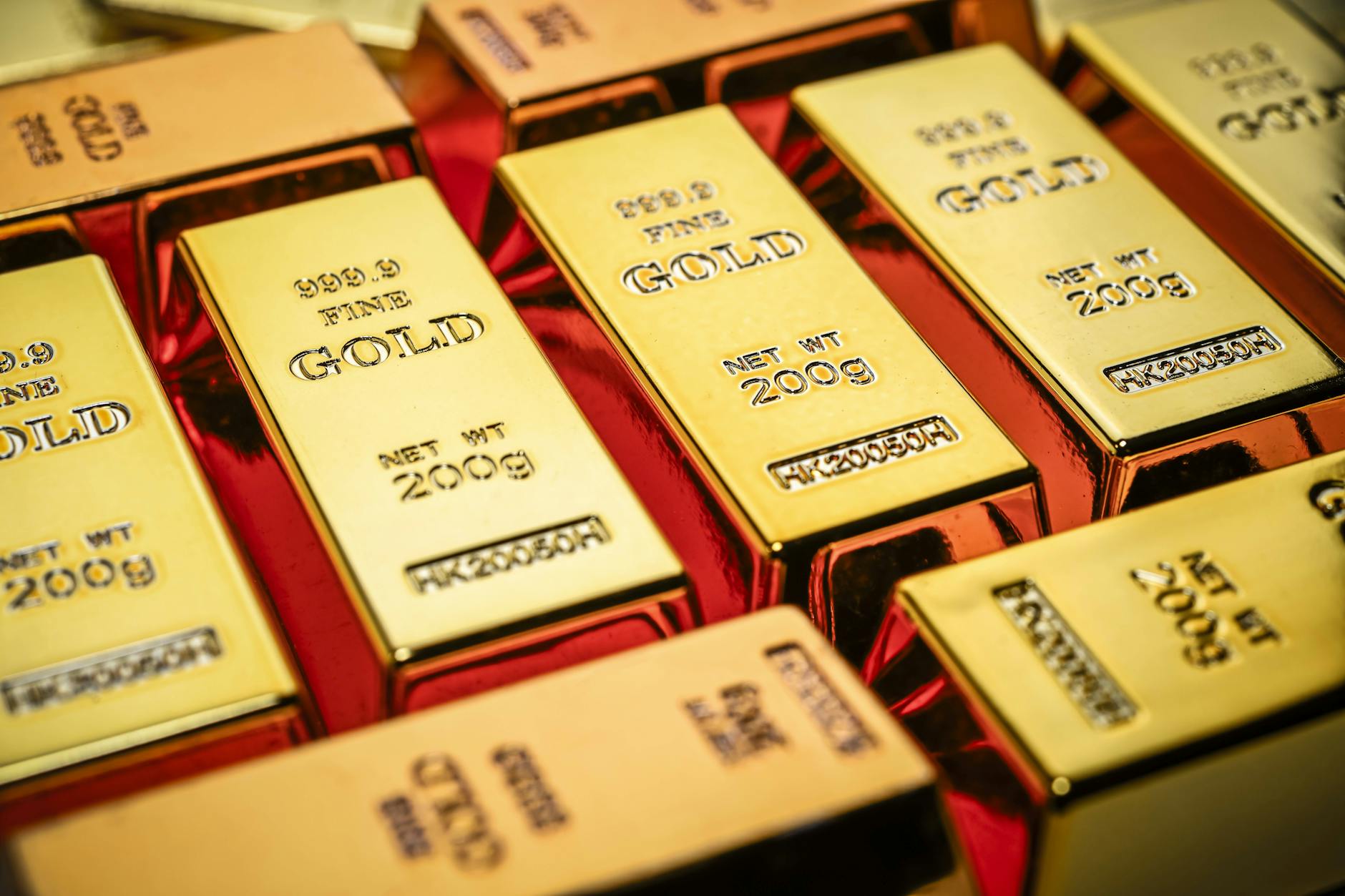 Gold ist so teuer wie nie. Barren, Münzen und Goldpapiere: Die Anleger greifen zu.