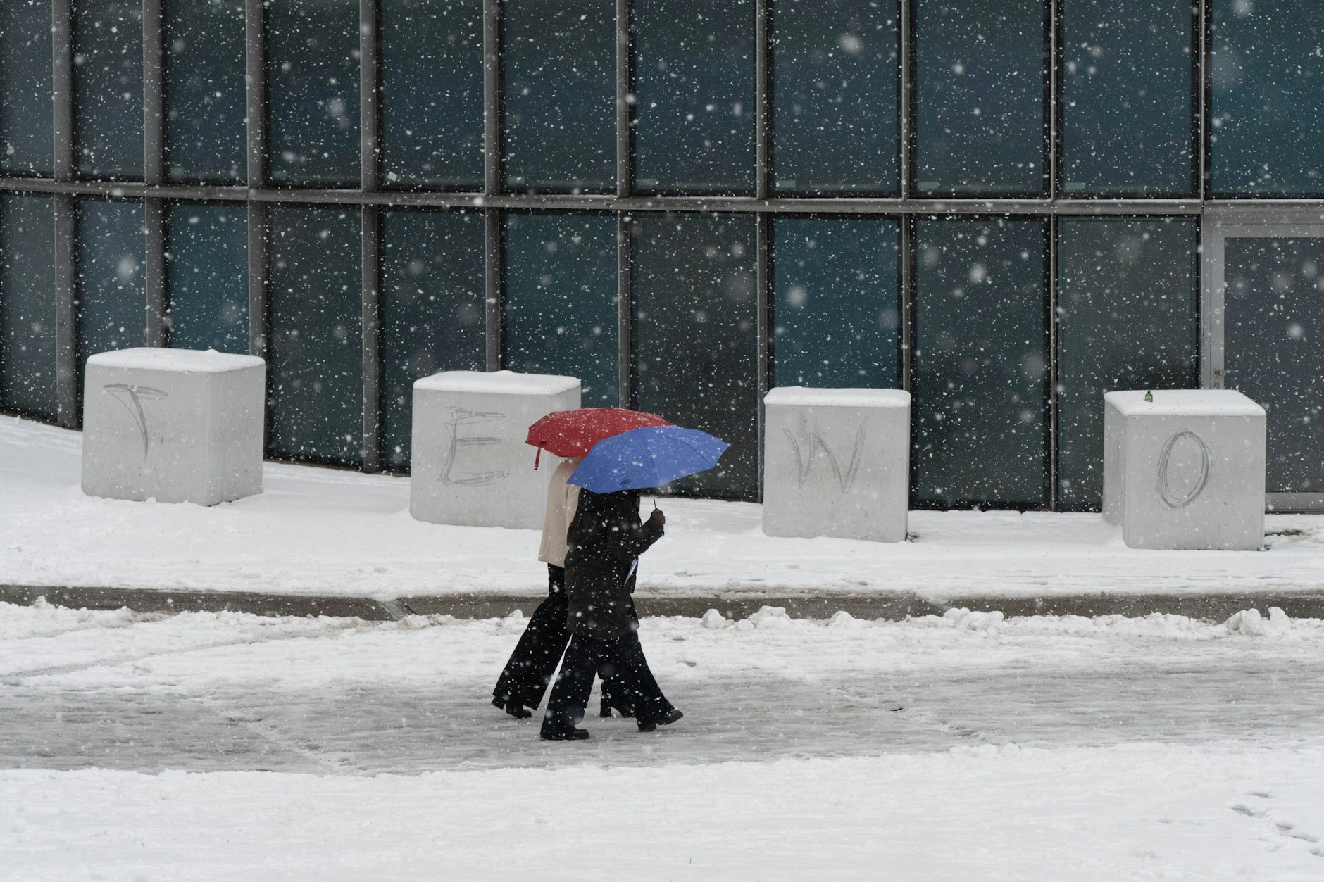 In ganz Deutschland kann es am Dienstag zu leichten Schneefällen kommen.
