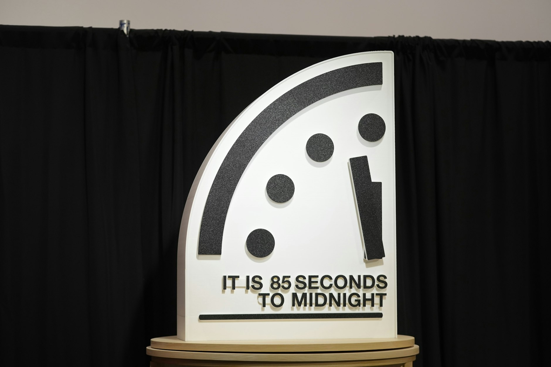 Die Weltuntergangsuhr steht jetzt bei 85 Sekunden vor Mitternacht.