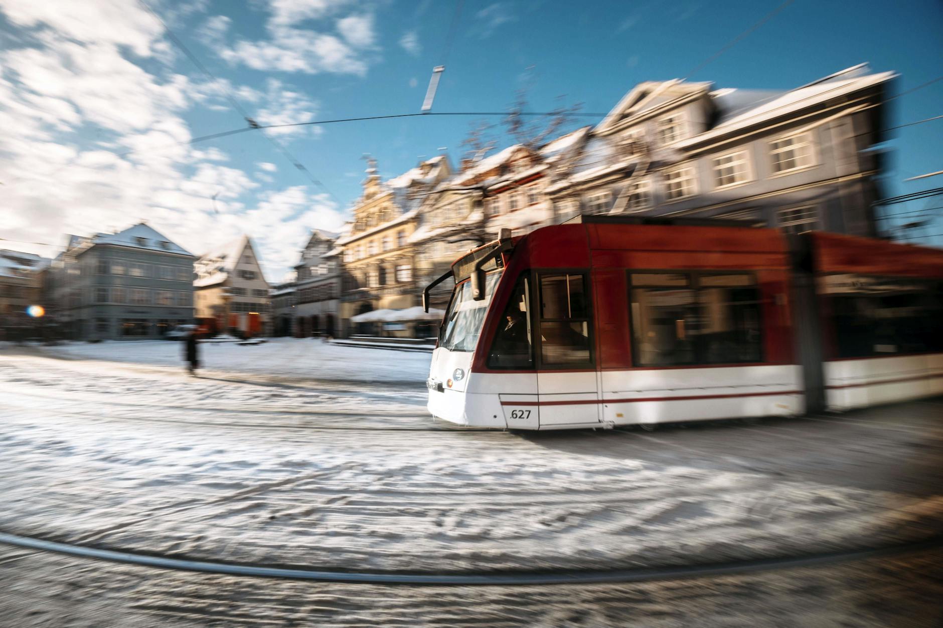 Auch in Erfurt gab es Eisregen. Doch dort fuhr die Straßenbahn.