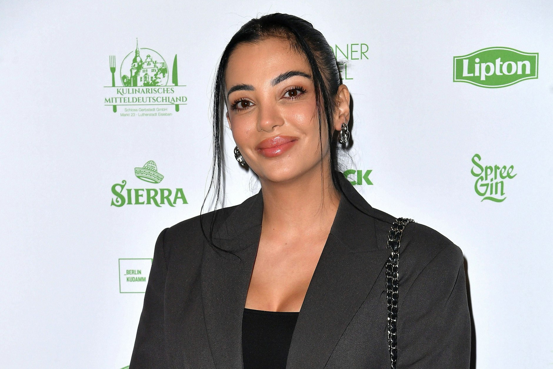 Dilara Kruse bei der Dschungel-Party von Julian F.M. Stoeckel.