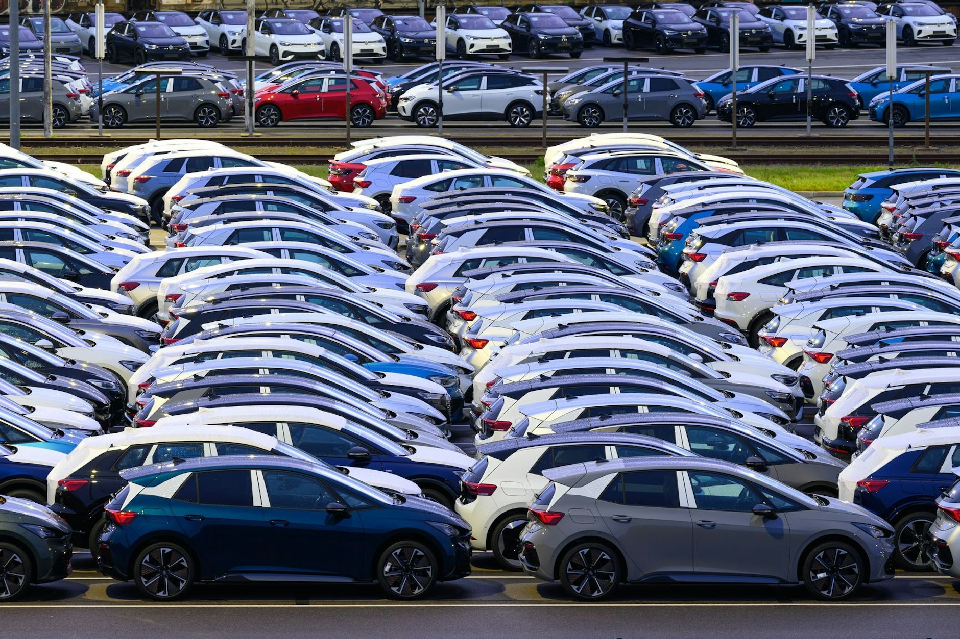 Der EU-Automarkt wird von Elektroautos und deutschen Konzernen dominiert.