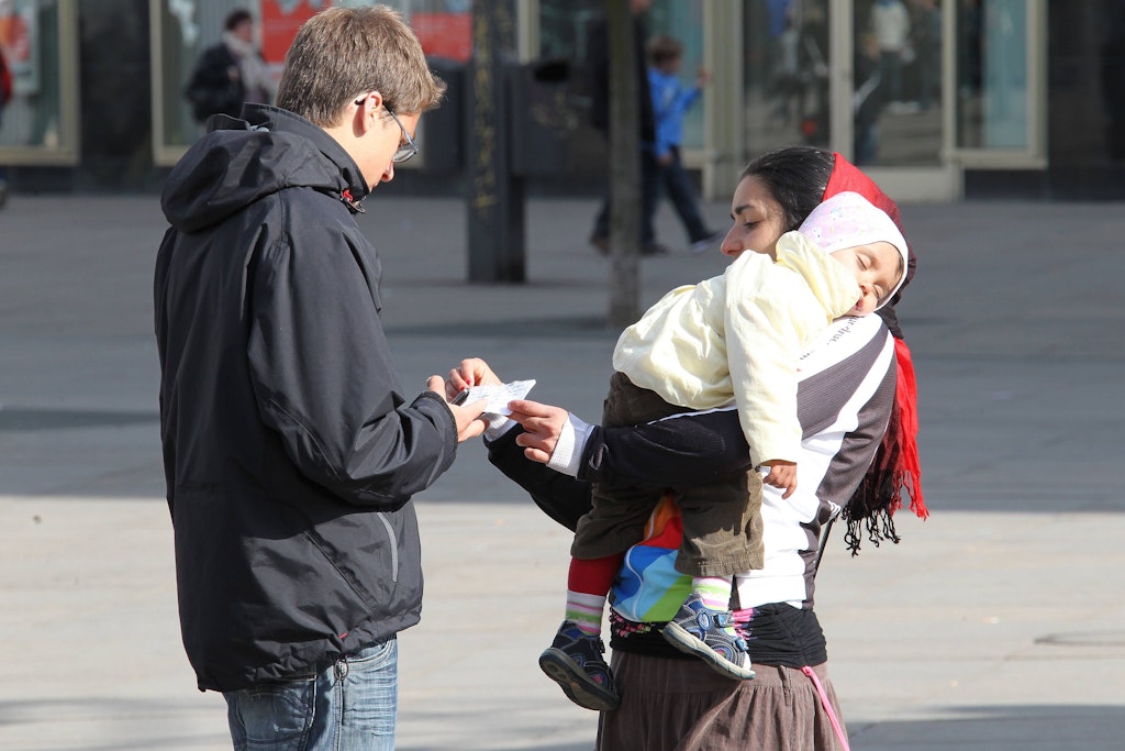 Bundesregierung muss sich zu Umgang mit Bettlern an Bahnhöfen äußern