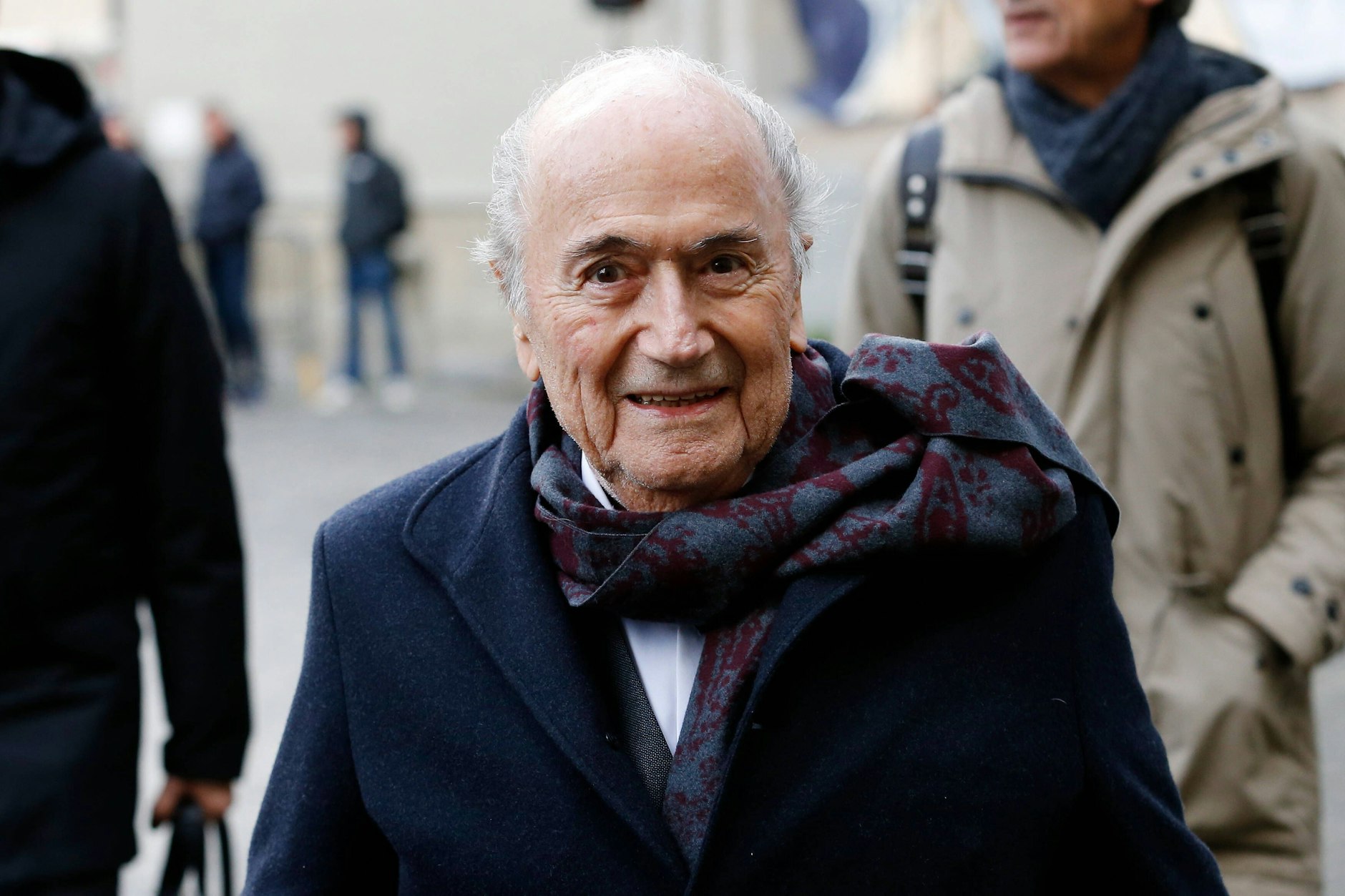 Joseph Blatter bekommt Kritik und Zustimmung für seinen indirekten Boykott-Aufruf bezüglich der WM in den USA.