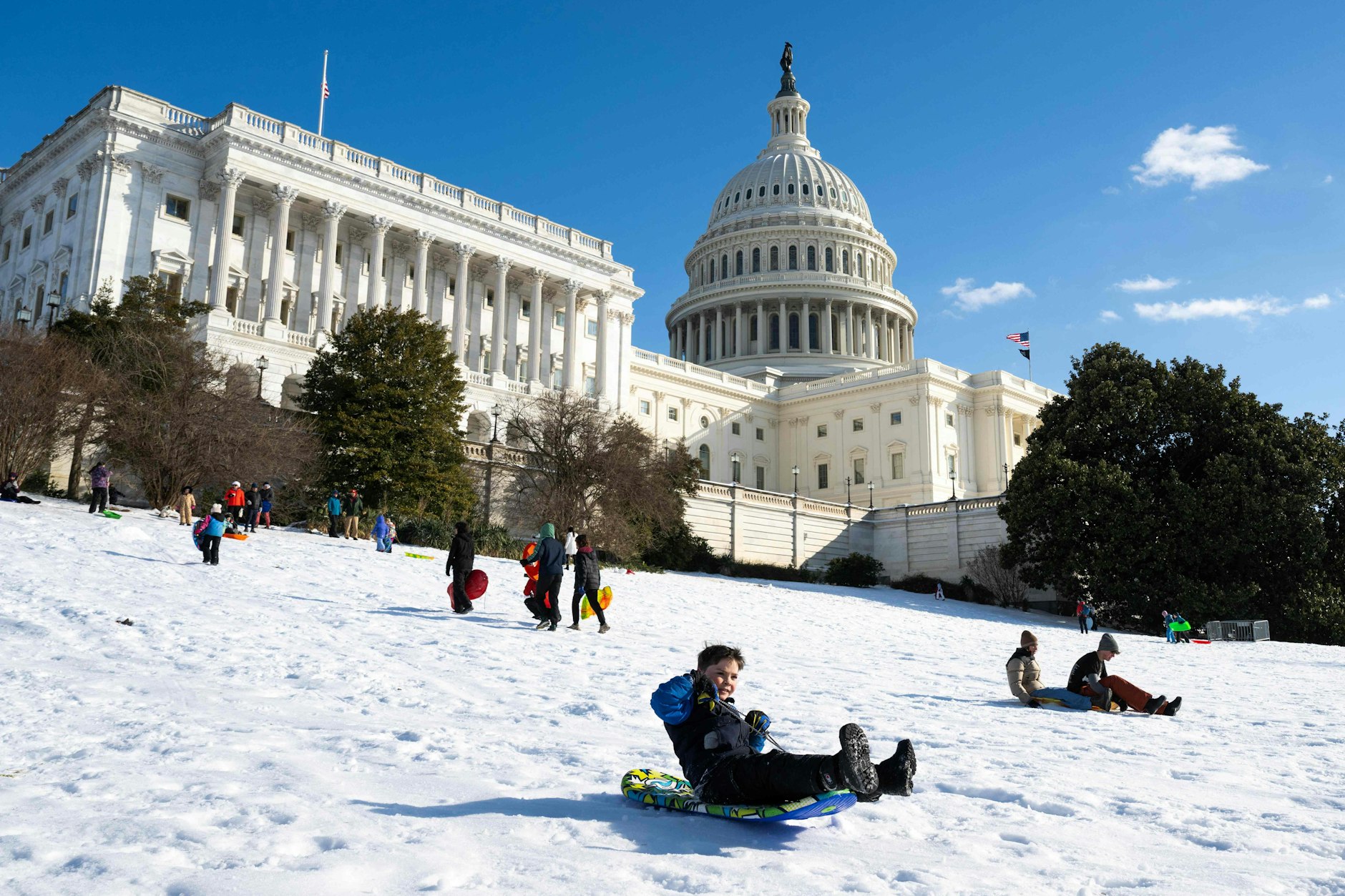 Rodeln am Washington Monument: Inmitten des Schneechaos freuten sich zumindest Schlittenfahrer.