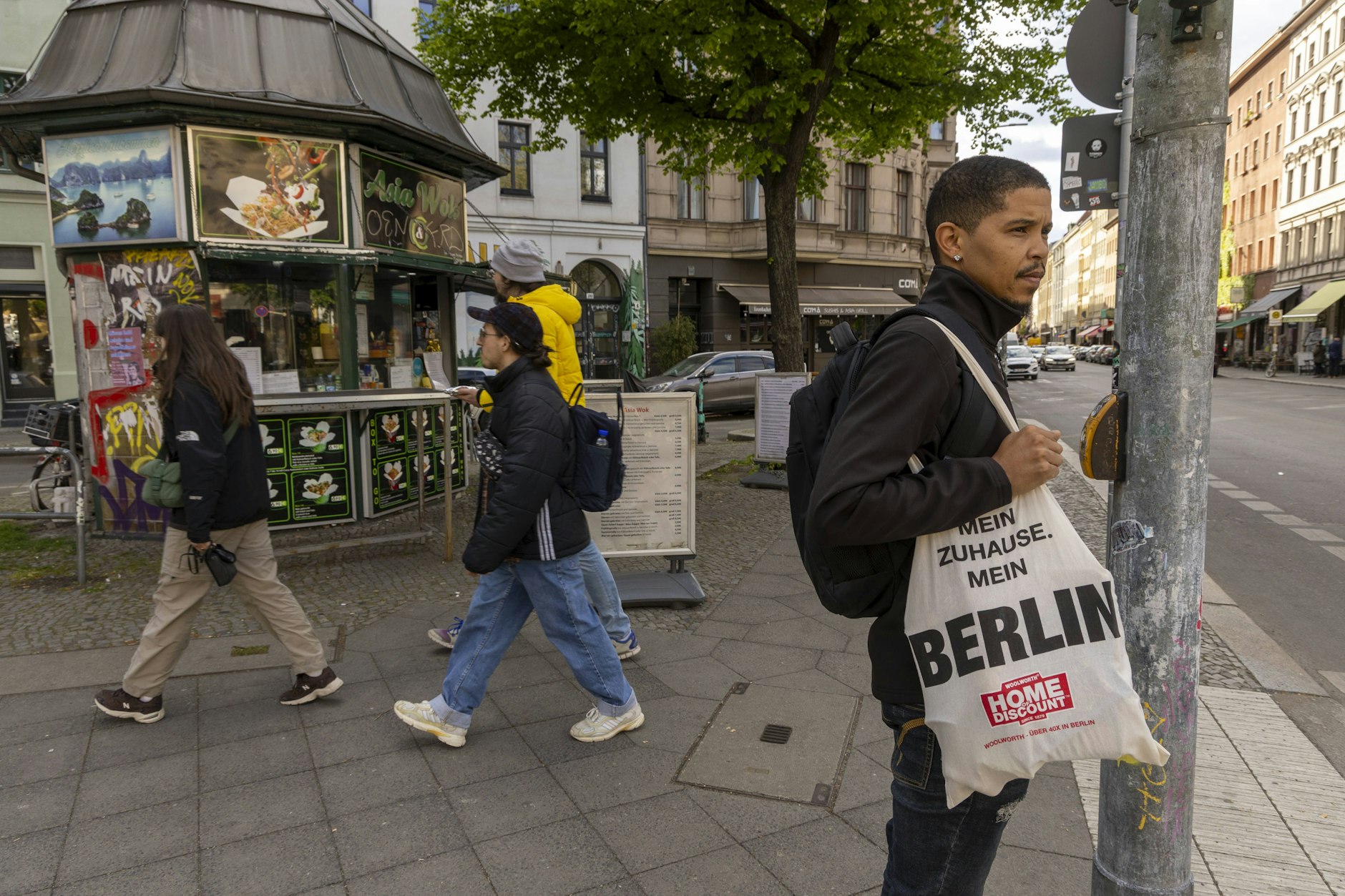 (Symbolbild) Das Geschäft mit den Untervermietungen nimmt in Berlin Überhand. Sollte man als Mieter Profit daraus schlagen dürfen, Vermieter zu spielen?