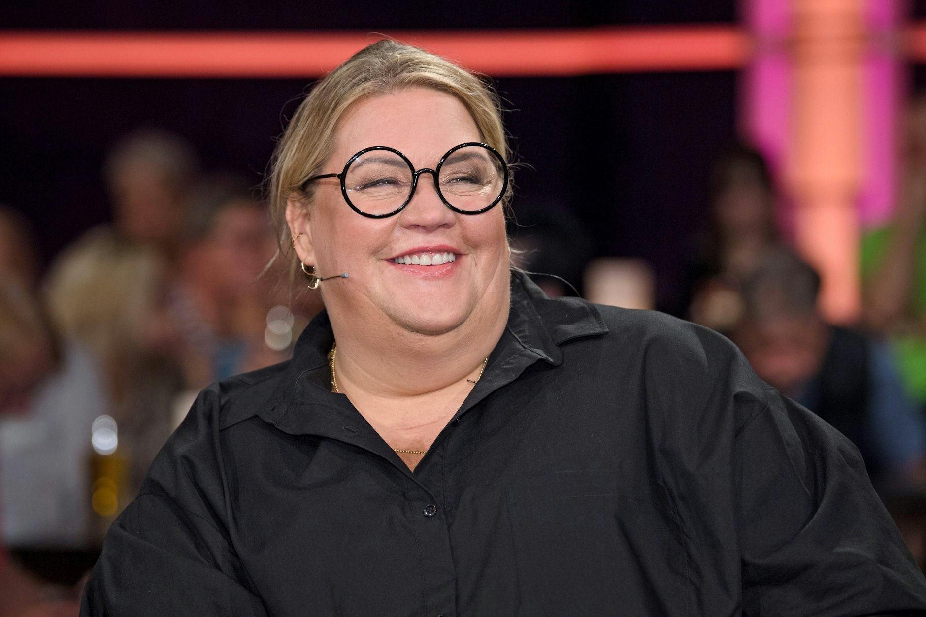 Wie sah Ilka Bessin zu DDR-Zeiten aus? Die Komikerin veröffentlichte jetzt ein altes Foto von sich auf Facebook.